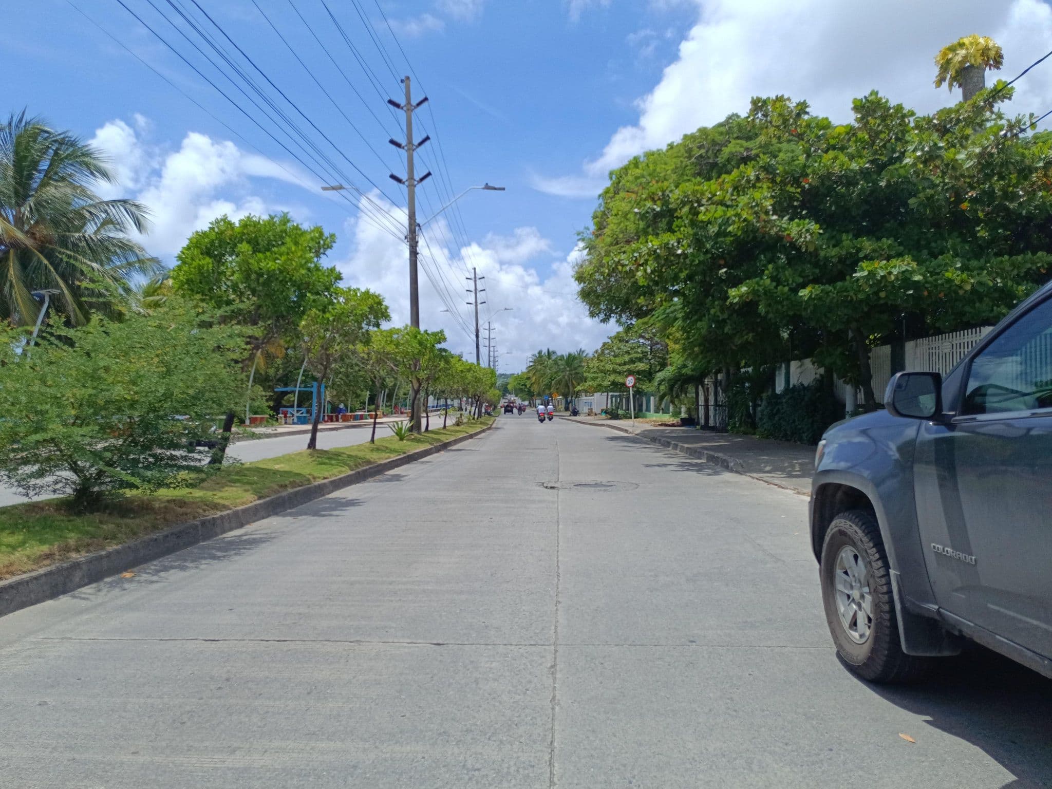 Street view near Posada del Sol - Caro´s Sunshine, San Andrés — © bluealmondhostel (CC BY-SA · Mapillary)