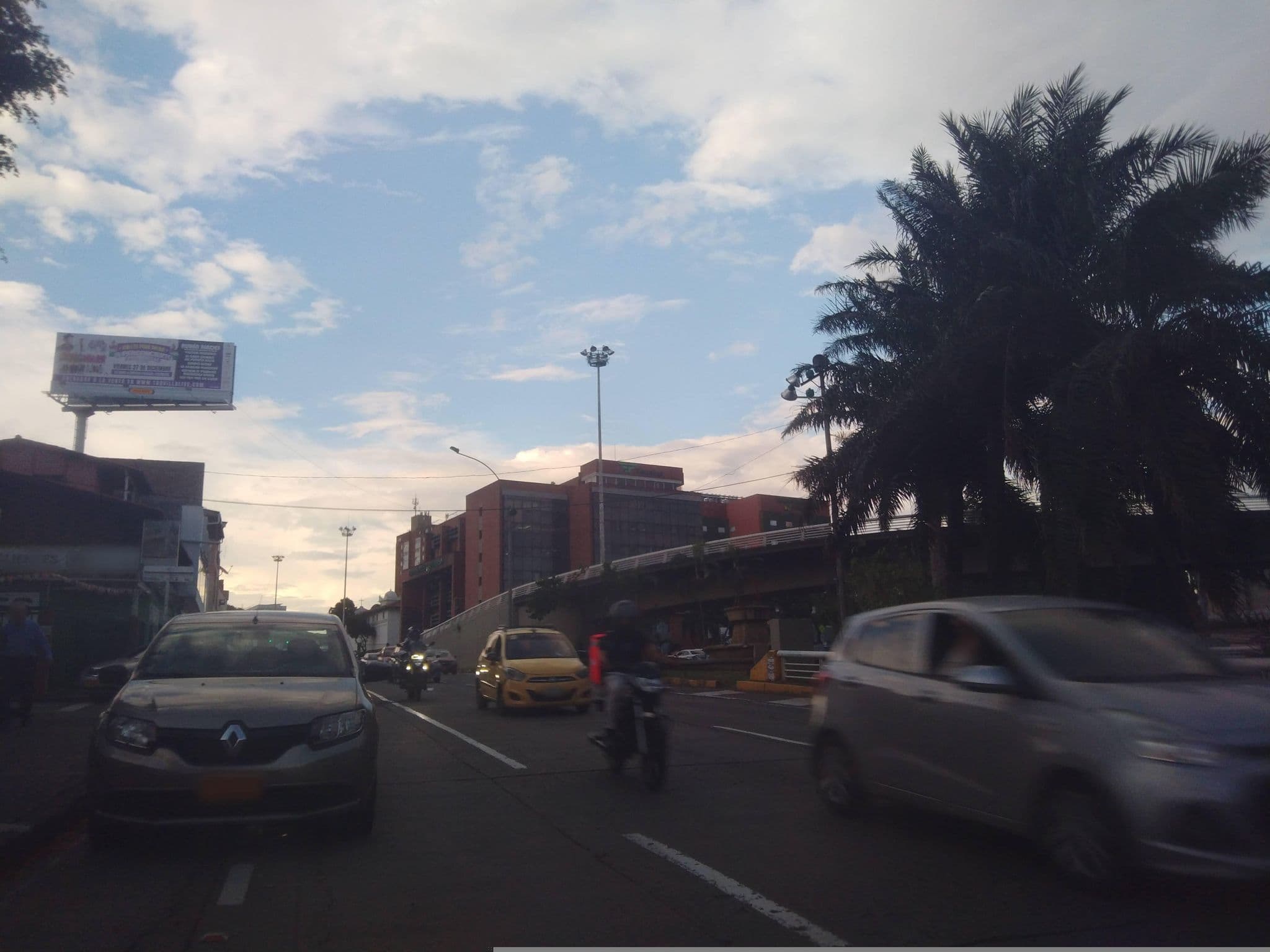 Street view near King Bird Hostel, Cali — © Empanada (CC BY-SA · Mapillary)