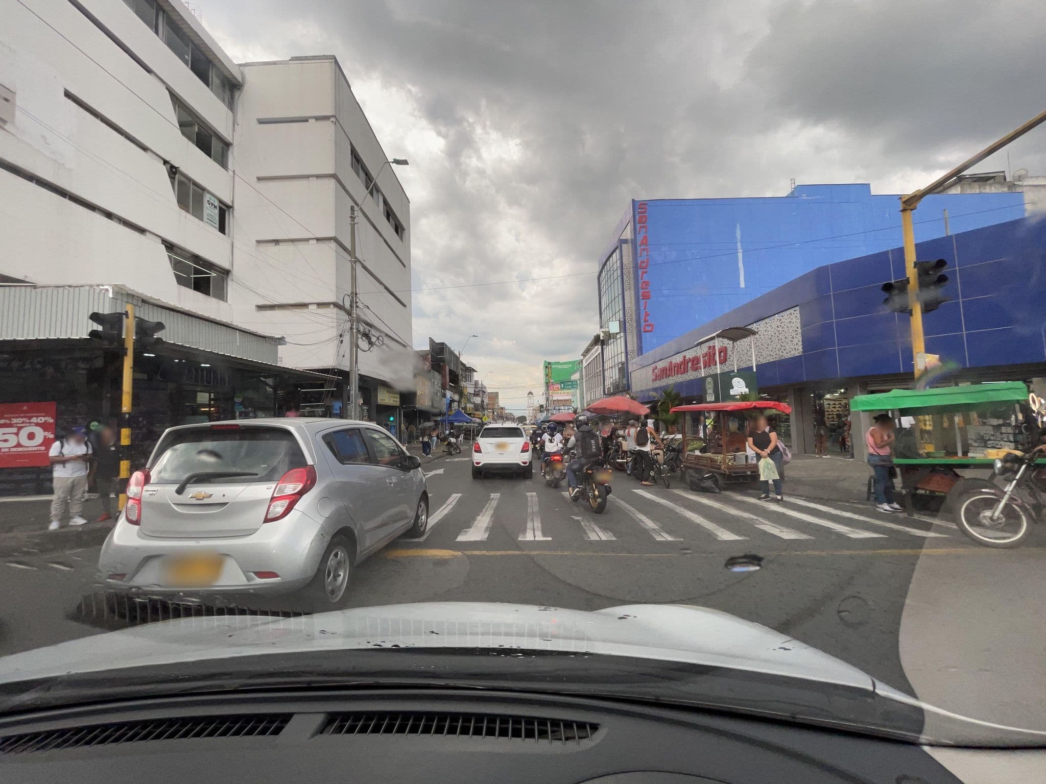 Street view near Hotel Acualina, Cali — © Katherinemunozquisabony (CC BY-SA · Mapillary)