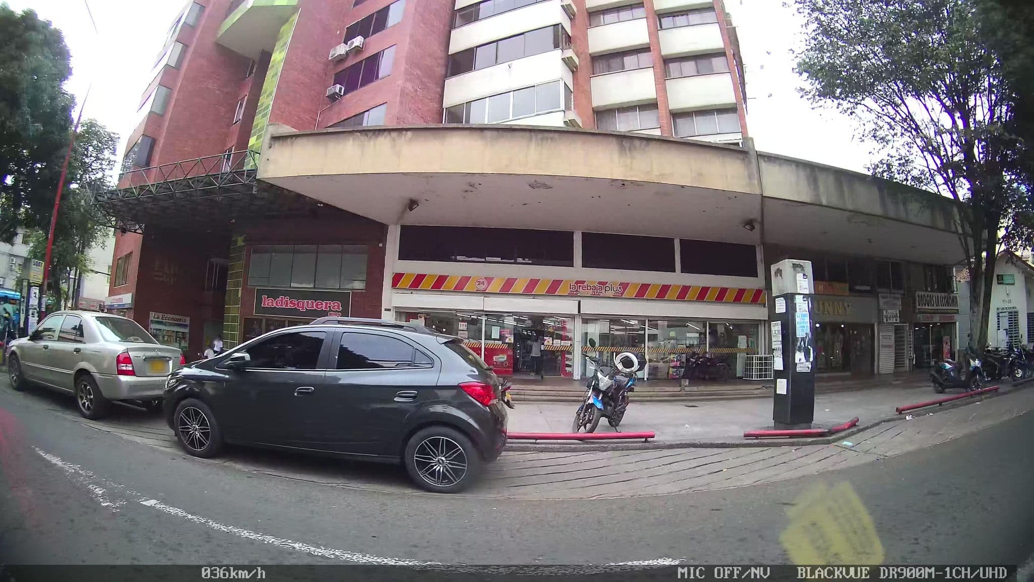 Street view near Six Avenue Hotel, Cali — © kaart5 (CC BY-SA · Mapillary)