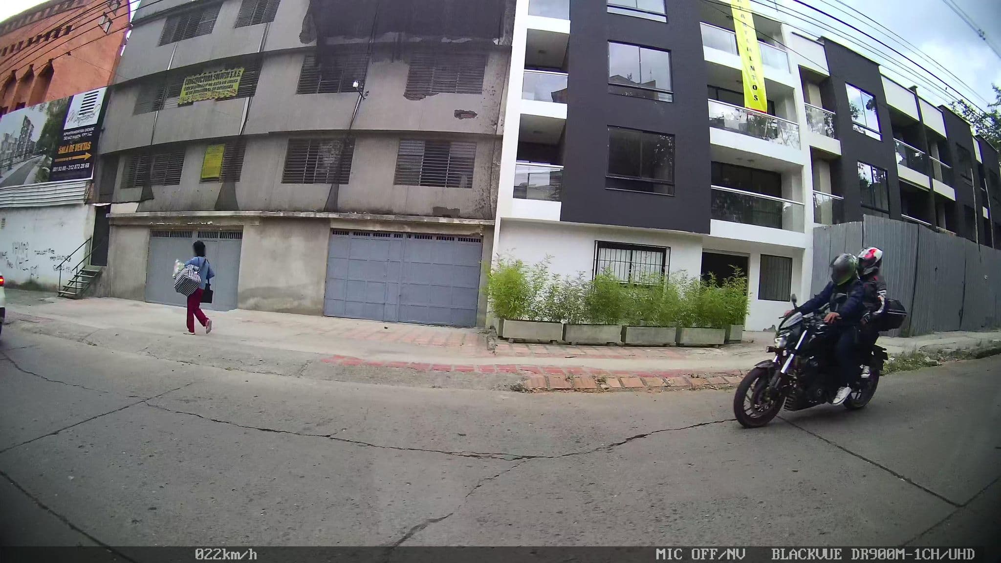 Street view near El Green Saman, Cali — © kaart_2 (CC BY-SA · Mapillary)