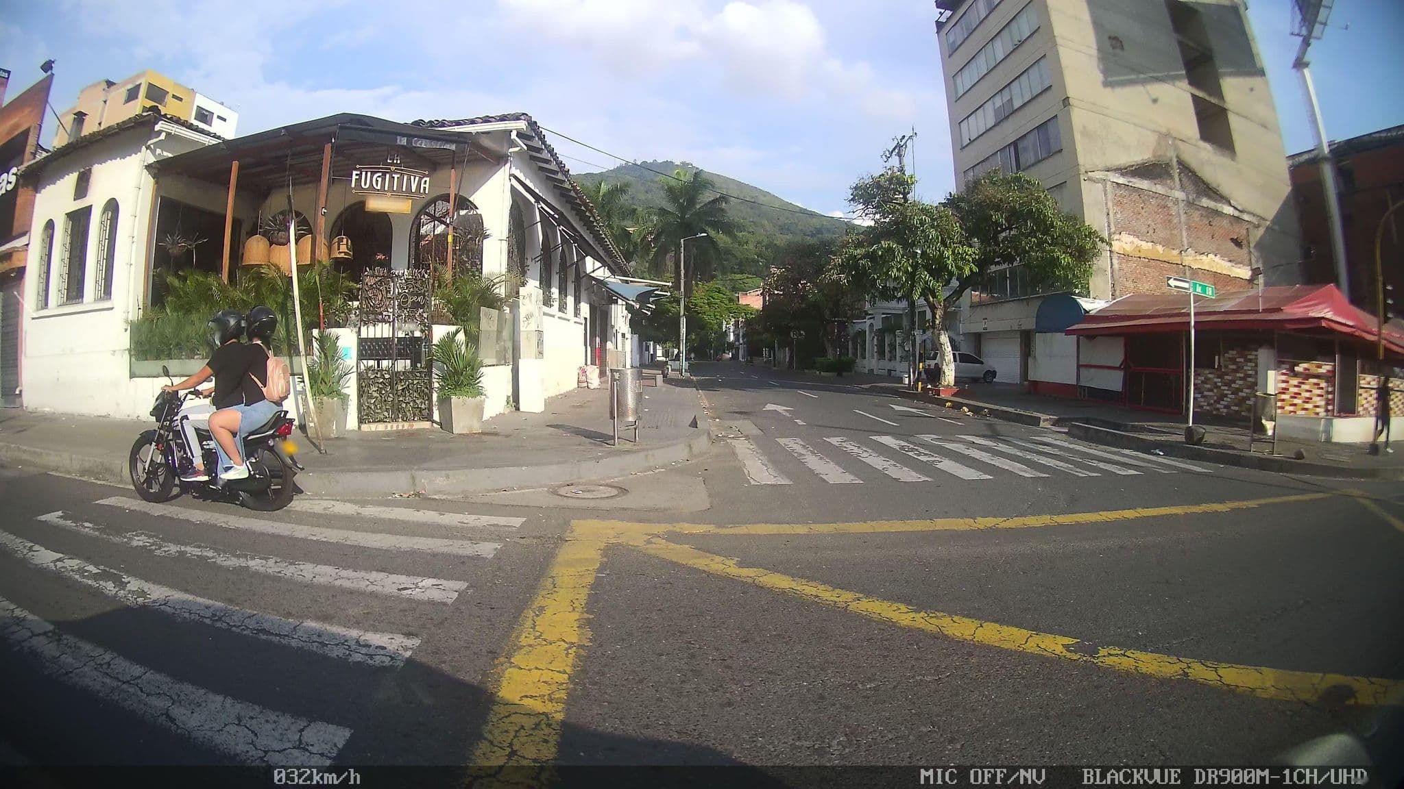 Street view near Hotel Guadelupe Luxury Rooms, Cali — © kaart5 (CC BY-SA · Mapillary)