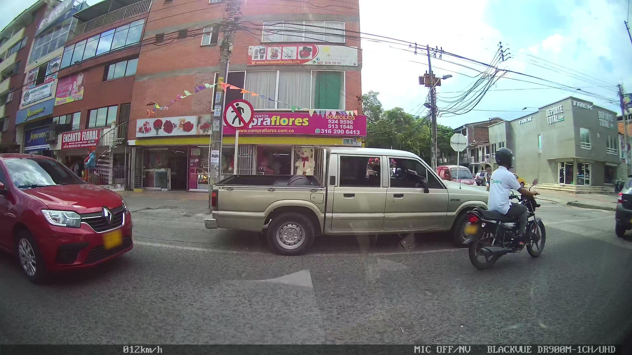 Street view near El Gran Motel, Cali — © kaart5 (CC BY-SA · Mapillary)