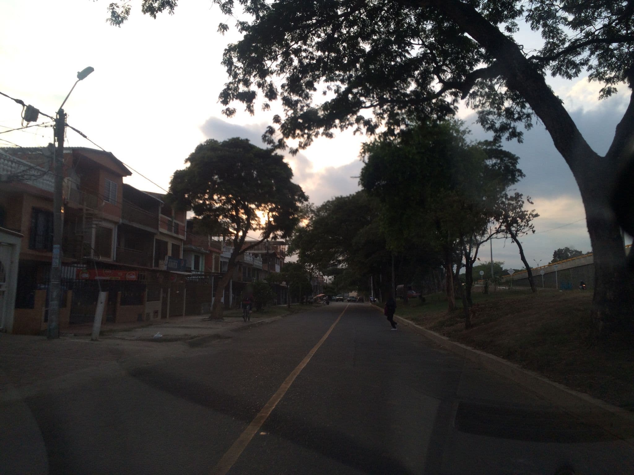 Street view near Apartahotel Un Paso Al Aeropuerto, Cali — © gtq (CC BY-SA · Mapillary)