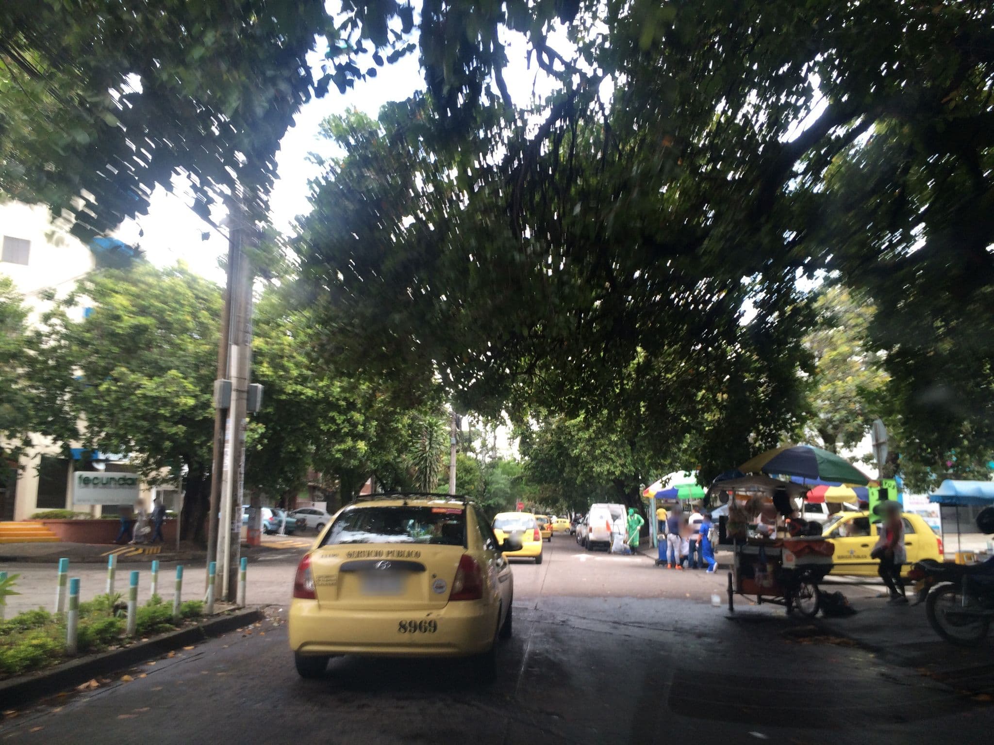 Street view near Hotel Jardin del Tequendama, Cali — © gtq (CC BY-SA · Mapillary)