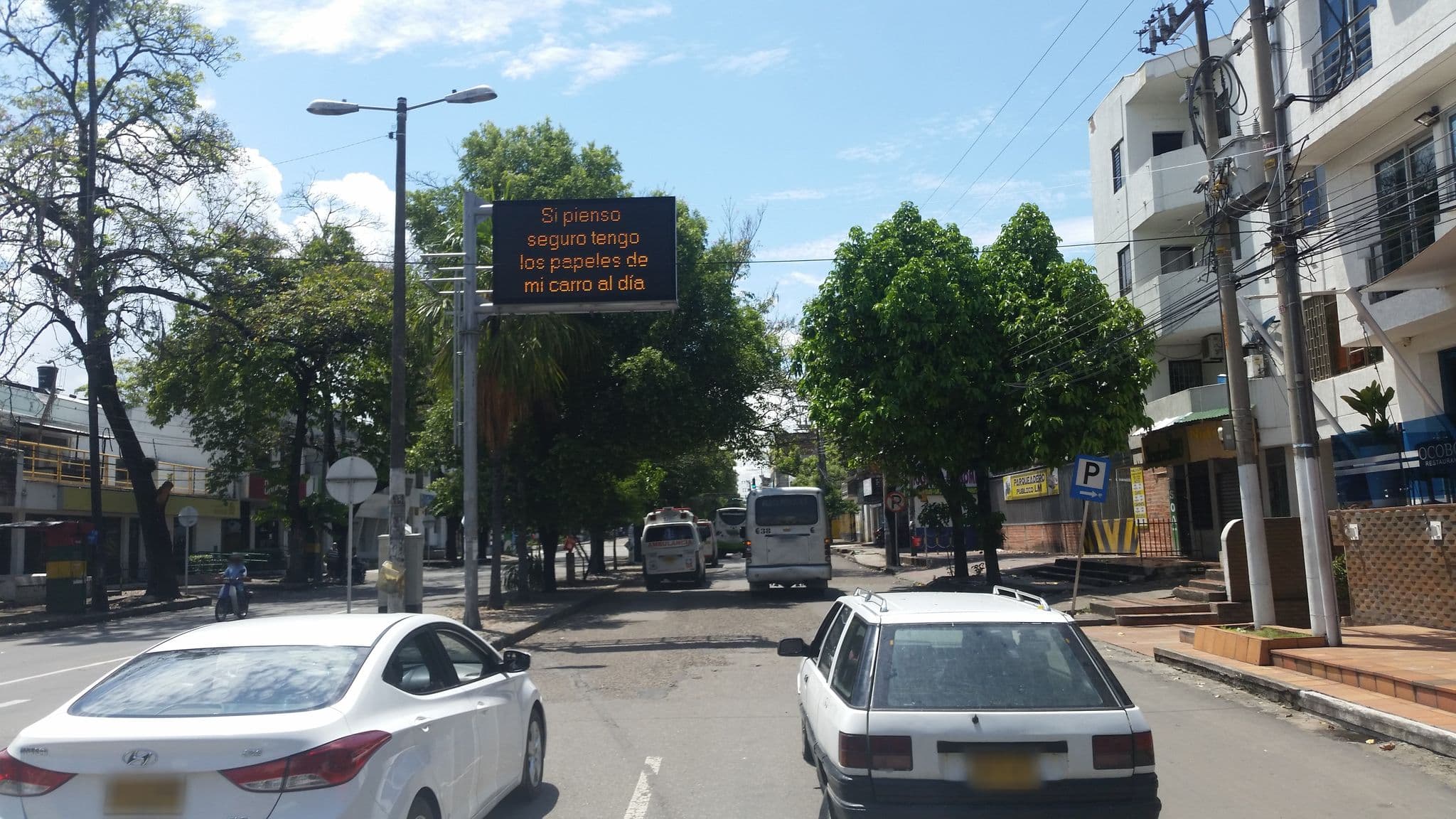 Street view near Kahoba Hotel, Neiva — © ejegg (CC BY-SA · Mapillary)