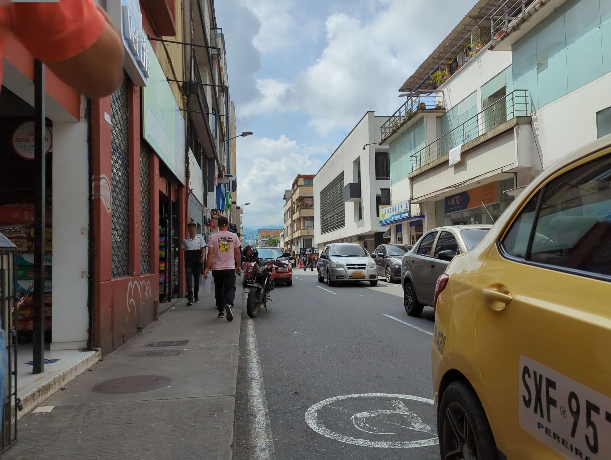 Street view near Gran Hotel, Pereira — © maplarry (CC BY-SA · Mapillary)