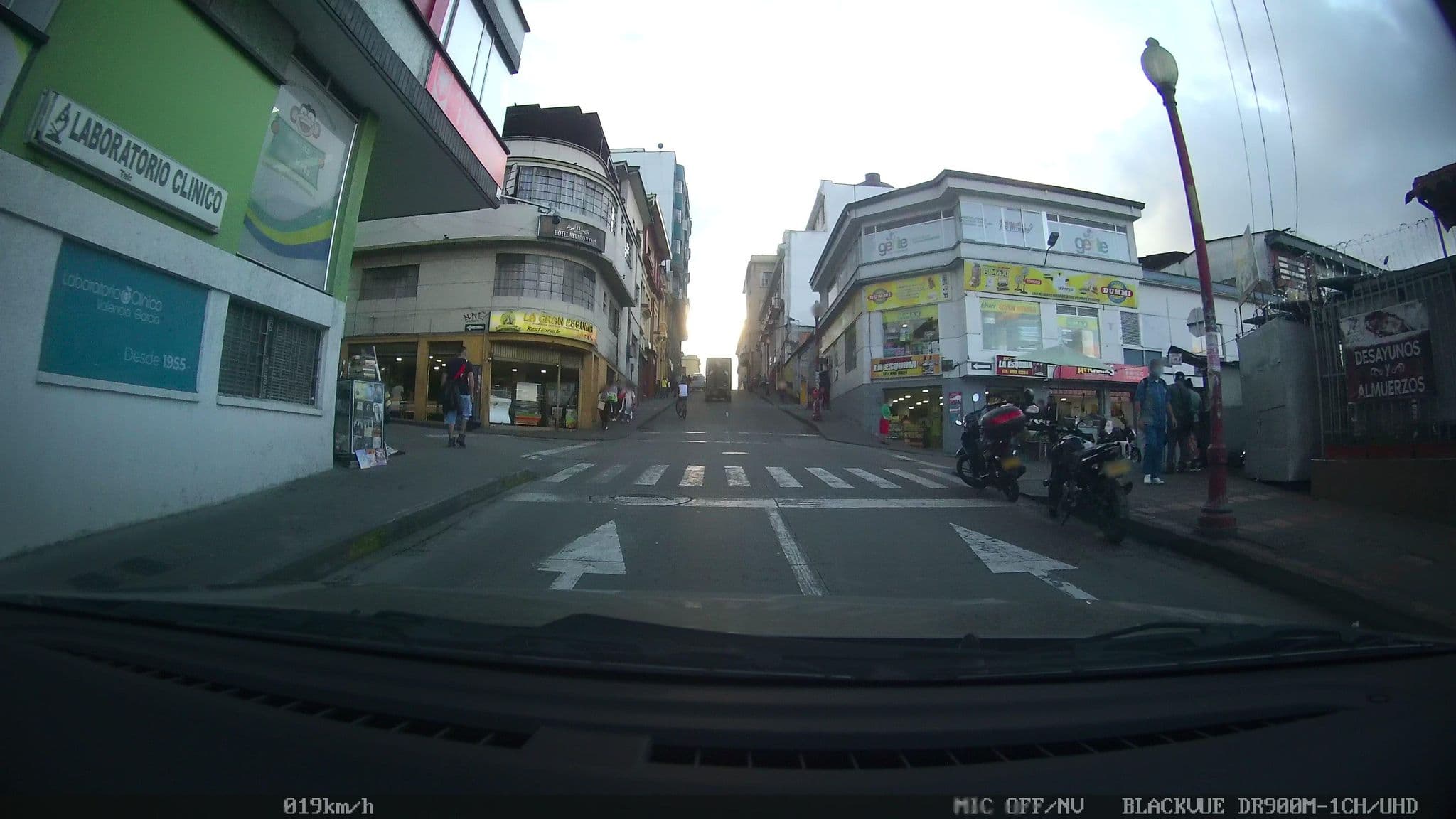 Street view near Hotel Casabella, Manizales — © kaart_2 (CC BY-SA · Mapillary)