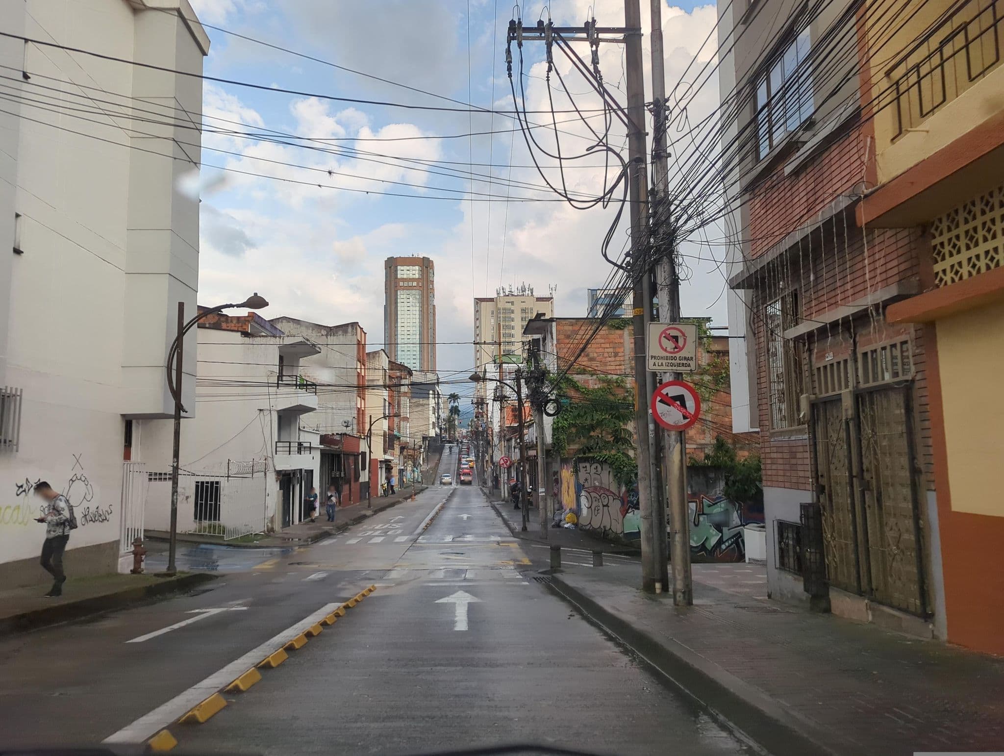 Street view near Hotel Éxito, Pereira — © maplarry (CC BY-SA · Mapillary)