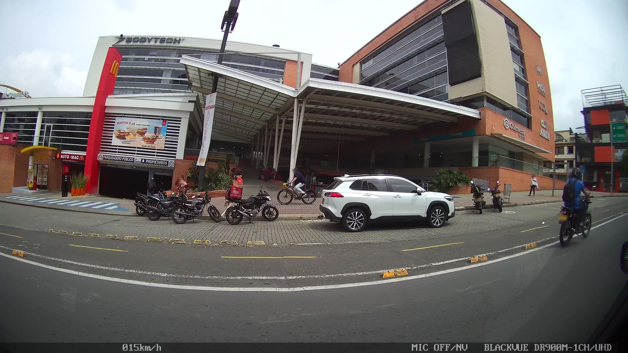 Street view near Hotel Malabar, Pereira — © kaart_2 (CC BY-SA · Mapillary)