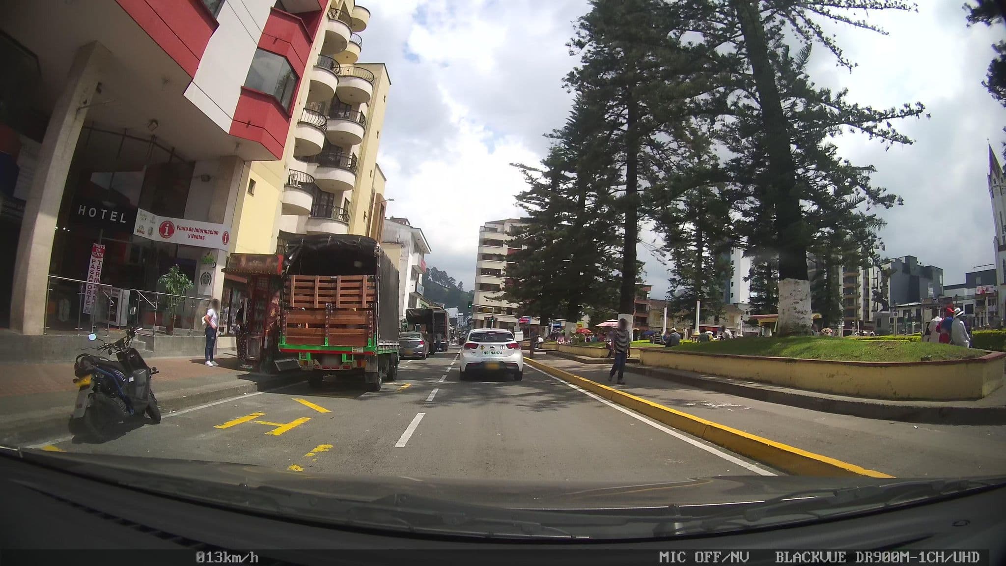 Street view near Hotel Colonial, Santa Rosa de Cabal — © kaart_2 (CC BY-SA · Mapillary)