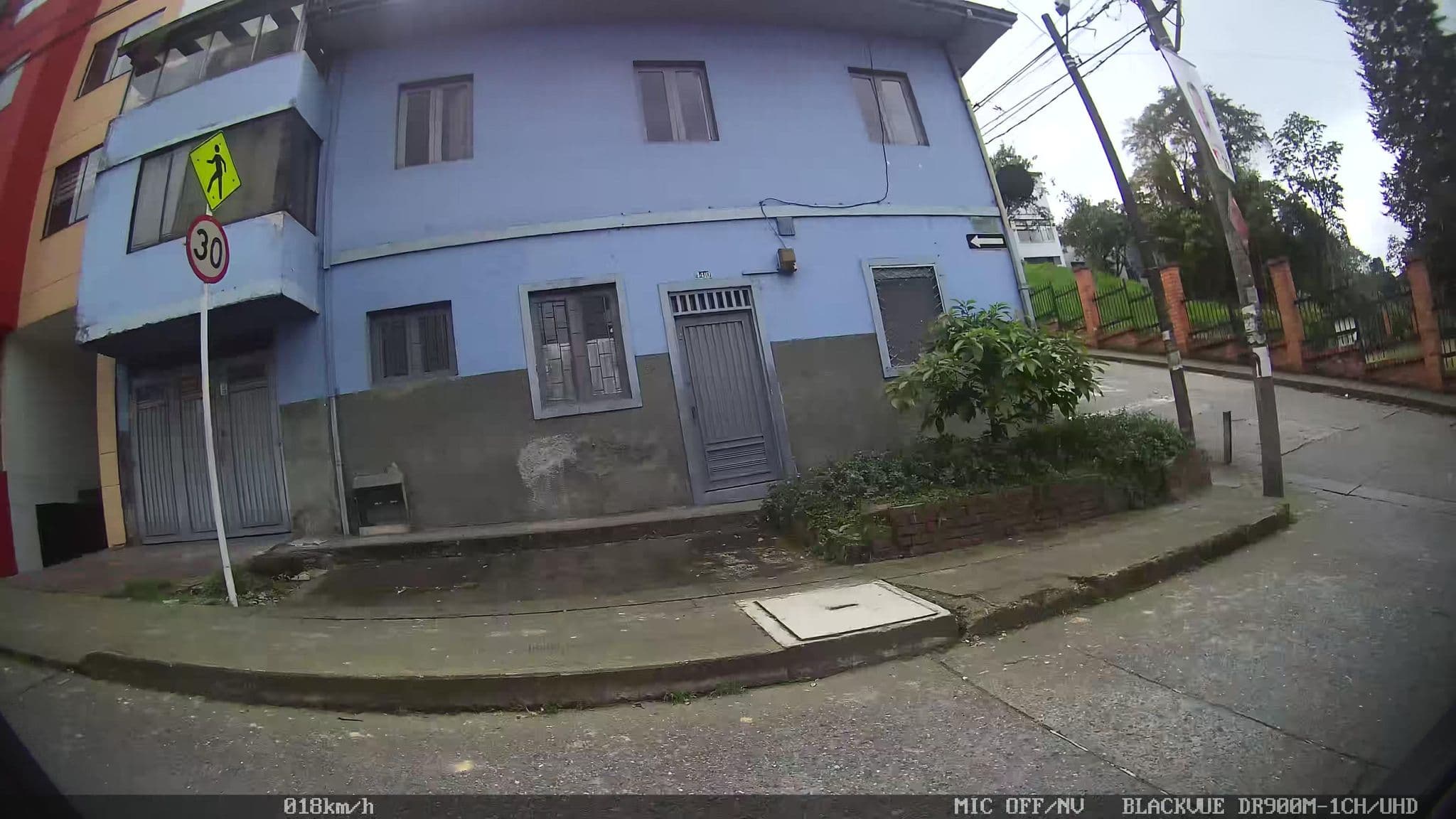Street view near Hostal Mandalas, Manizales — © kaart_2 (CC BY-SA · Mapillary)