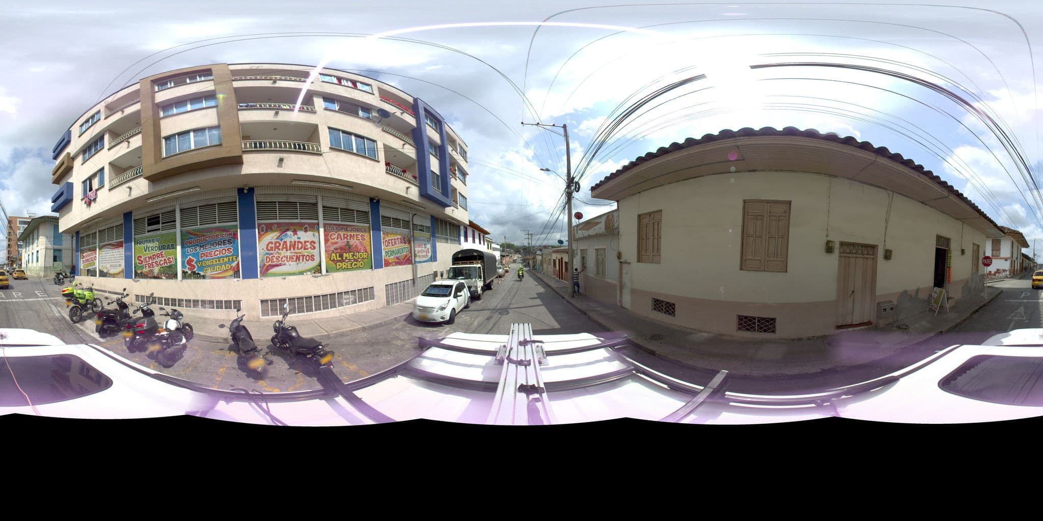 Street view near De La Vega Hotel Campestre, Montenegro — © sarahantos (CC BY-SA · Mapillary)
