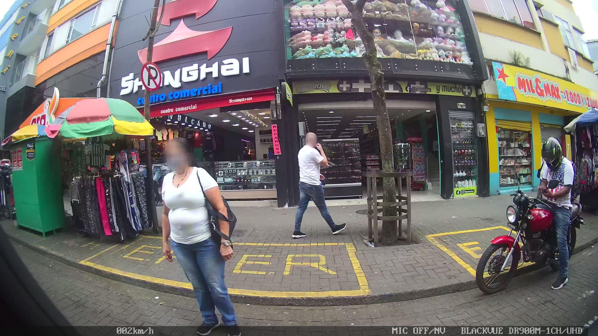 Street view near Dibeni Hotel, Pereira — © kaart_2 (CC BY-SA · Mapillary)