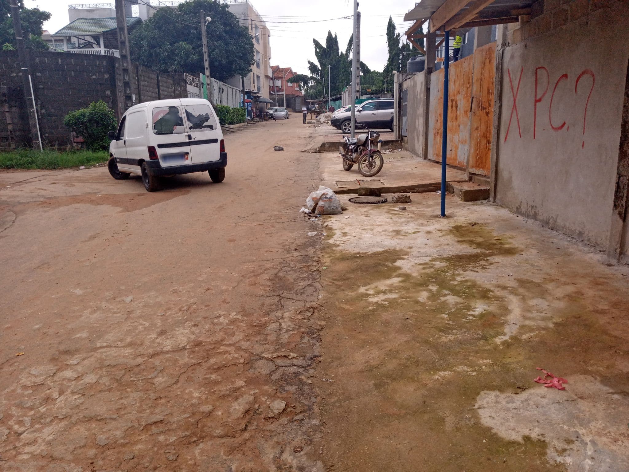 Street view near Hôtel Mirabel, Abidjan