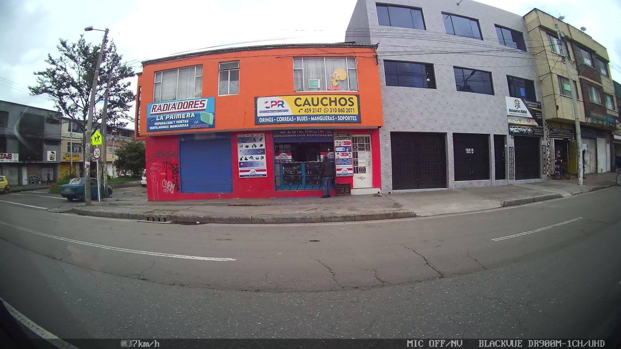 Street view near Hotel Caviar, Bogotá — © kaart_4 (CC BY-SA · Mapillary)