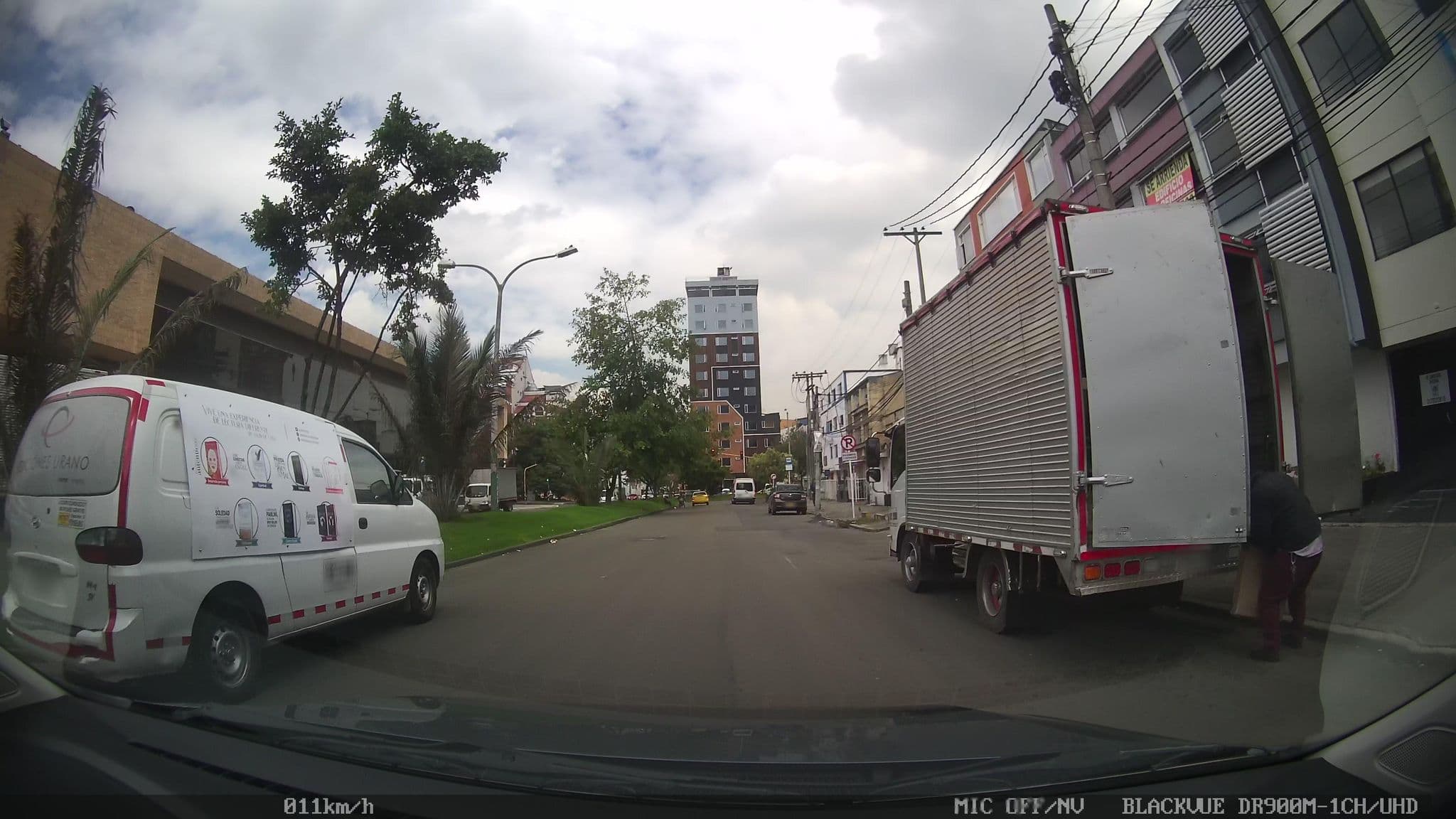 Street view near Hotel Business Ferial, Bogotá — © kaart5 (CC BY-SA · Mapillary)
