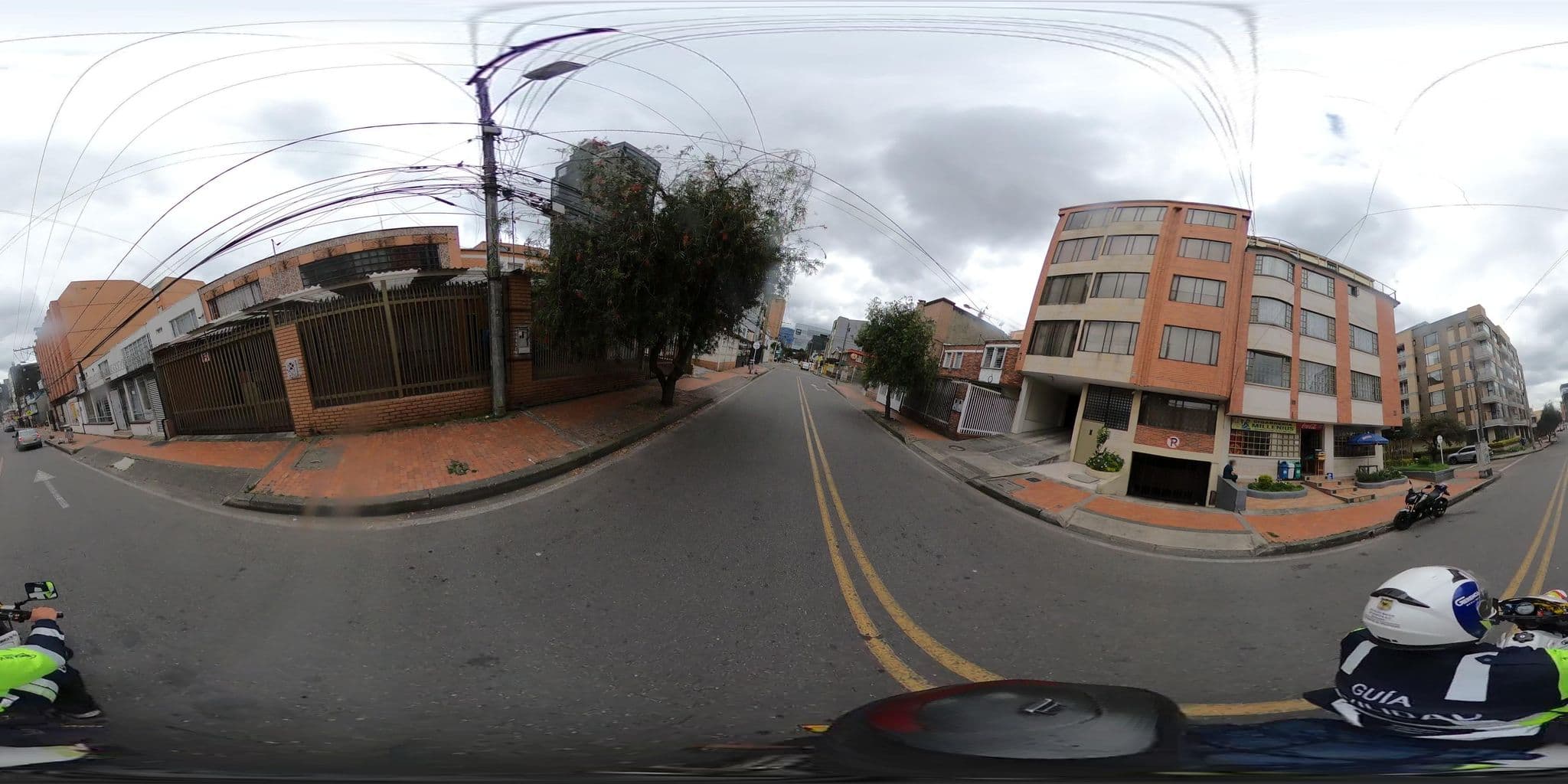 Street view near Apartamentos Amoblados Beatriz Reyes, Bogotá — © jramonSDM (CC BY-SA · Mapillary)