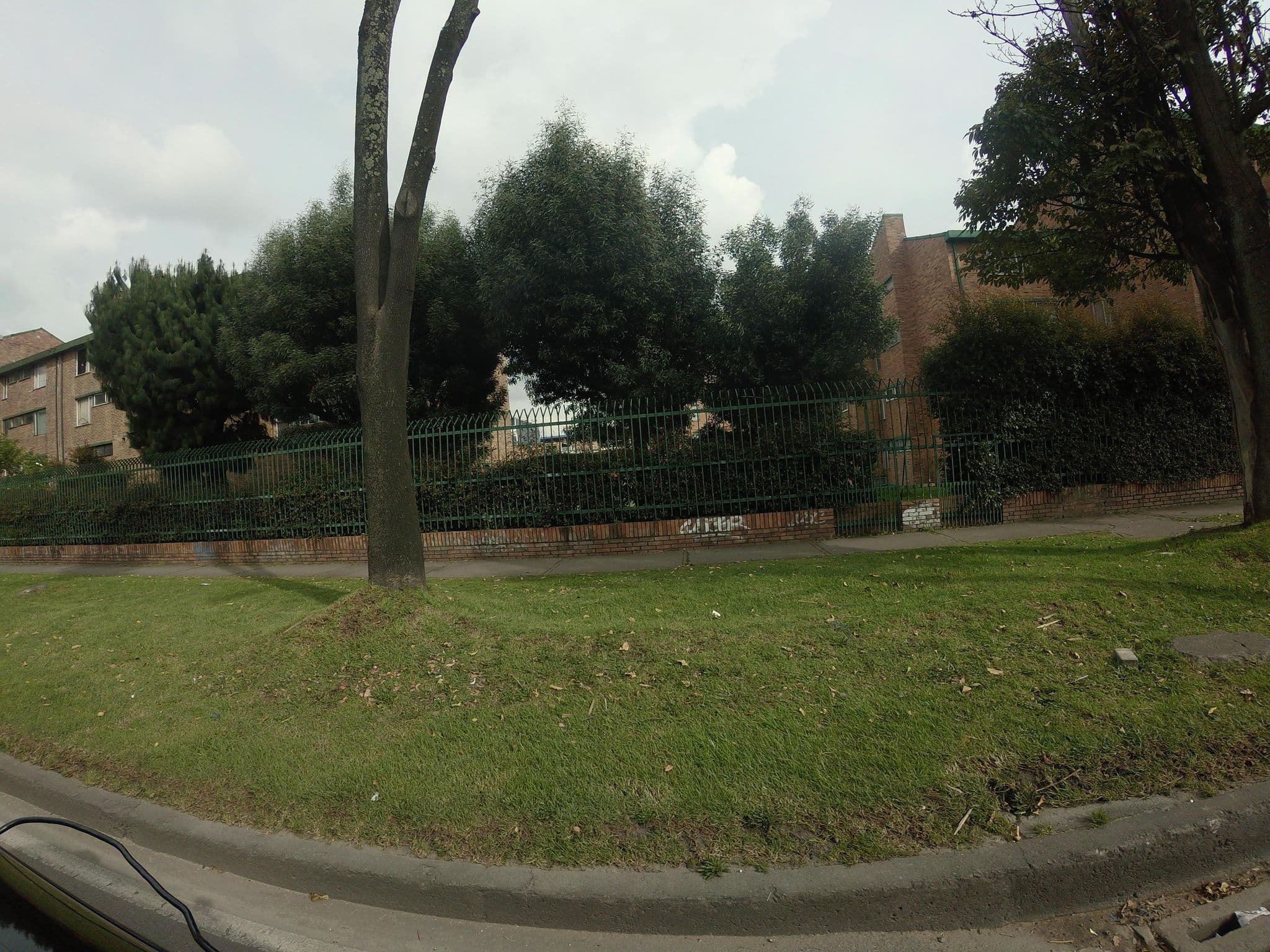 Street view near Club Campestre Cali, Barrio San Luis — © angoca (CC BY-SA · Mapillary)