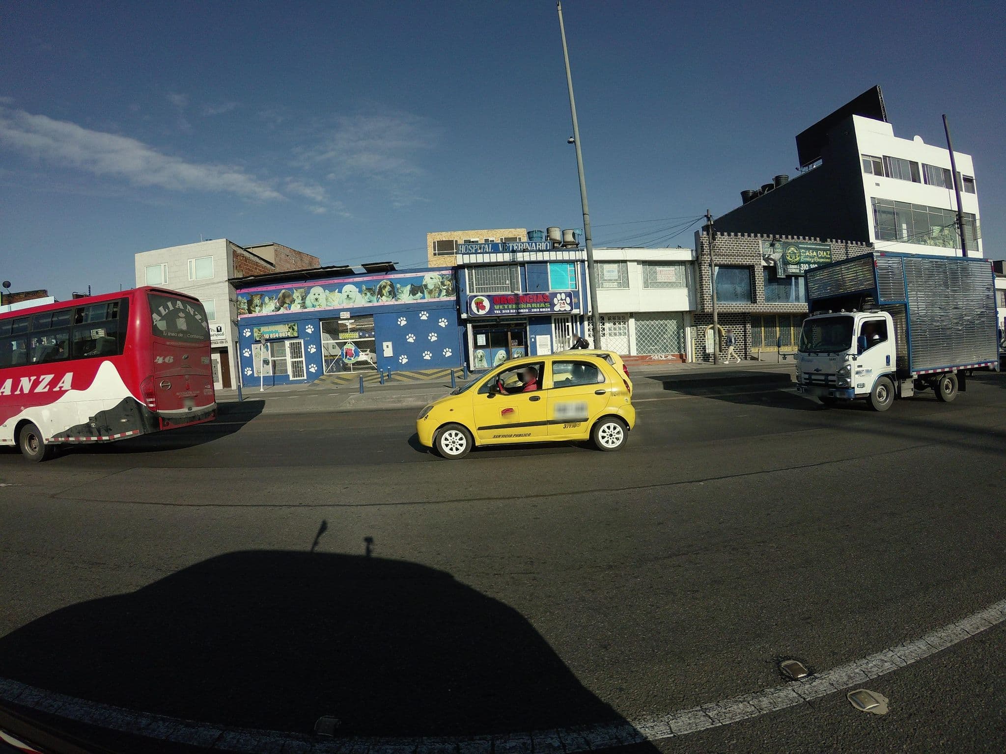 Street view near Hotel Huésped, Kennedy — © angoca (CC BY-SA · Mapillary)