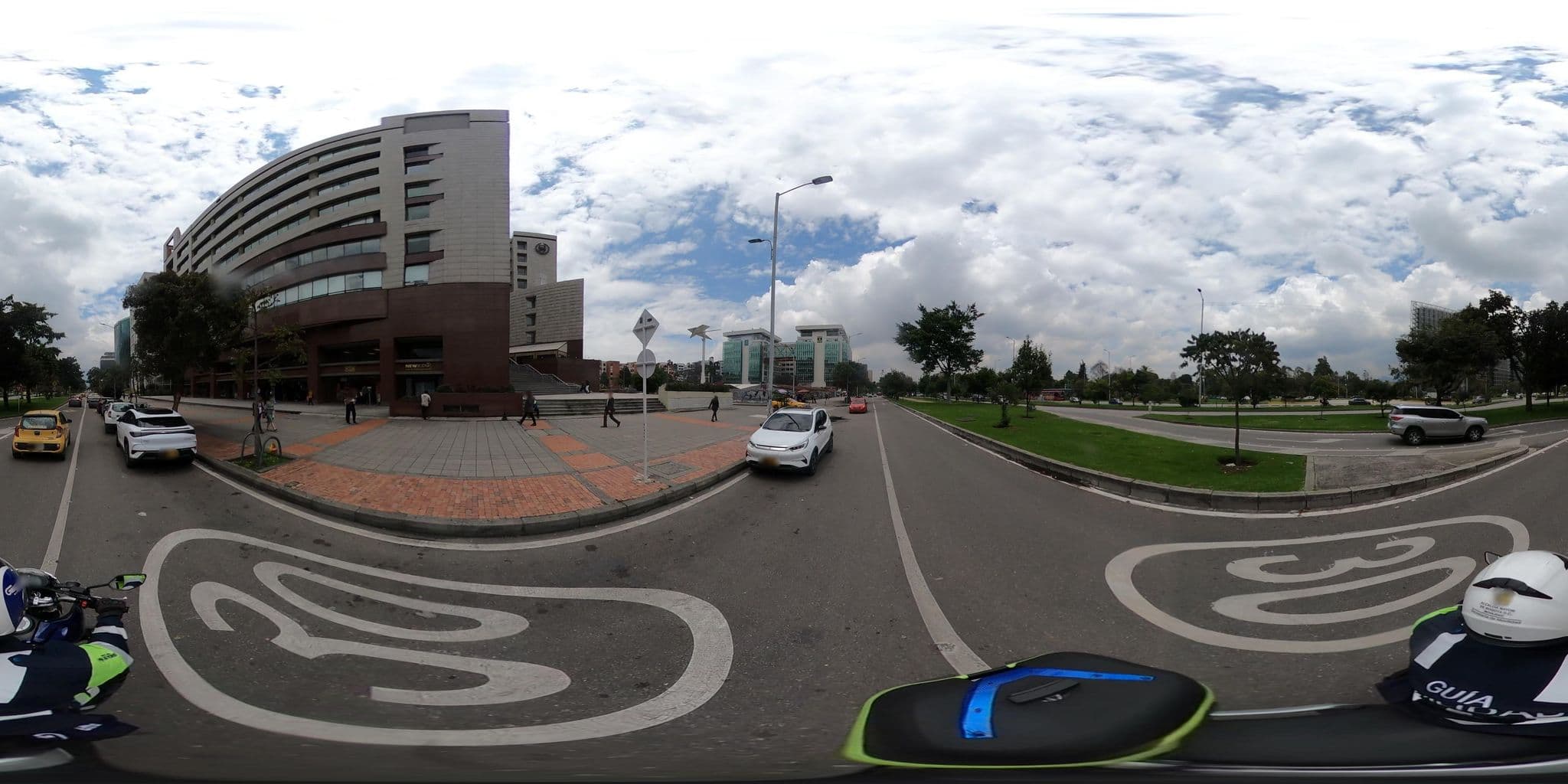 Street view near Sheraton Bogota Platinum Level, Bogotá — © rbolivar (CC BY-SA · Mapillary)