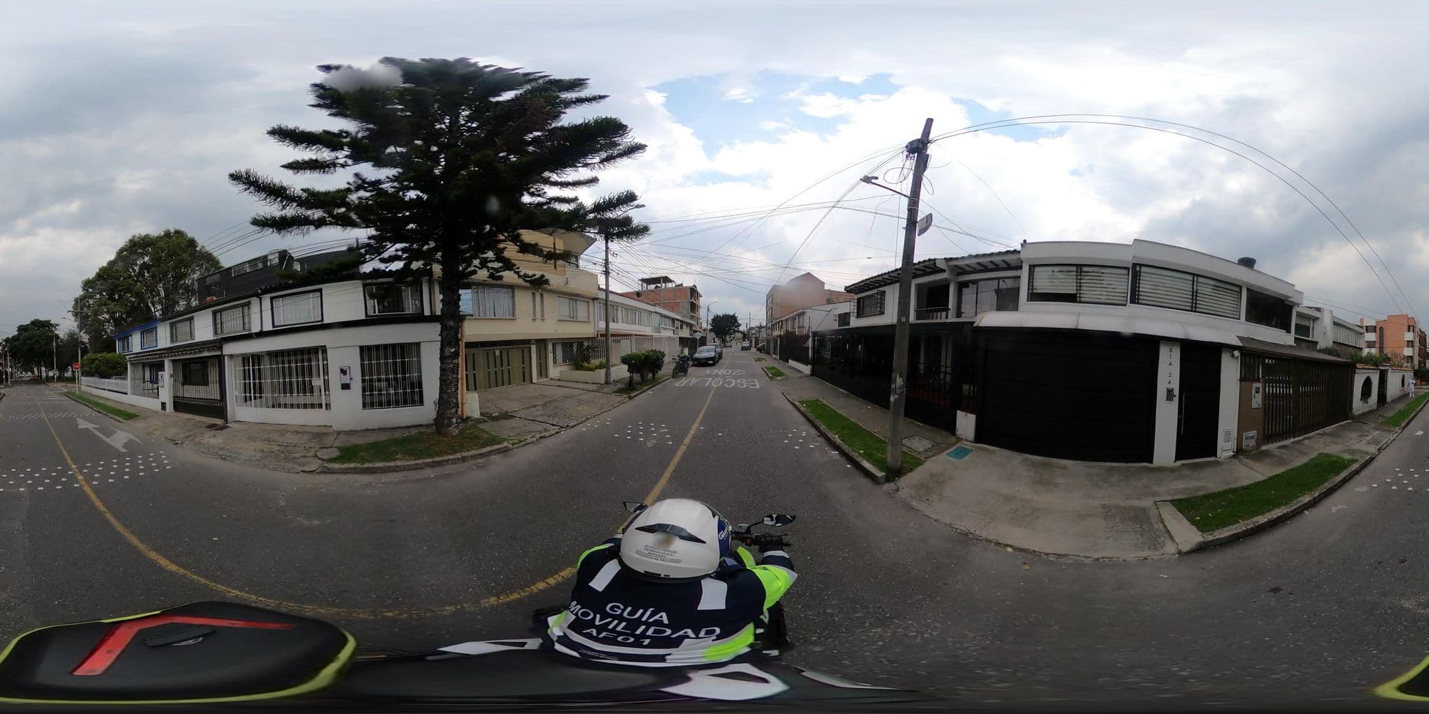 Street view near A Bogotá On Holidays, Kennedy — © rbolivar (CC BY-SA · Mapillary)