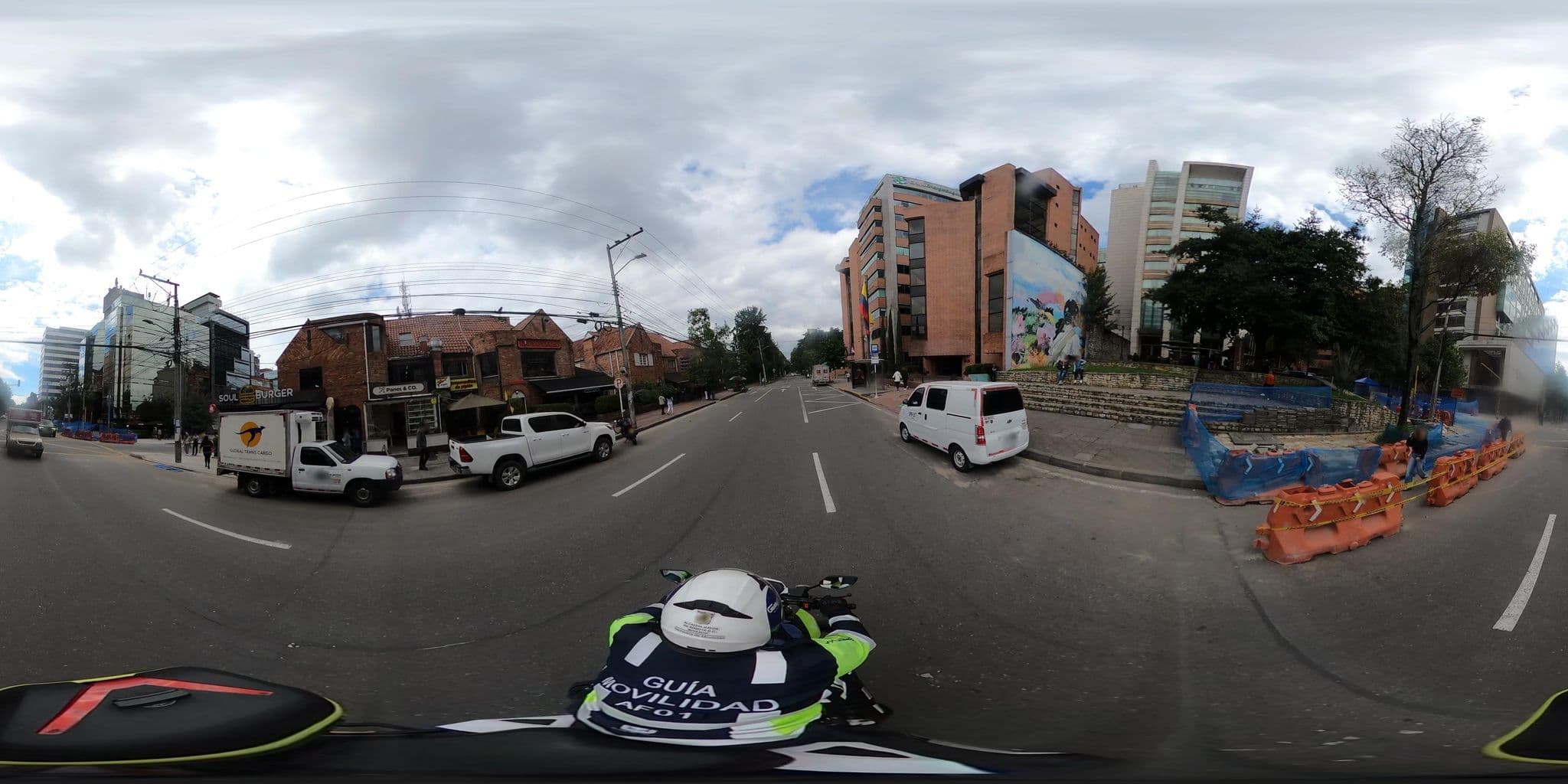 Street view near Salon Ebano JW Marriott, Barrio San Luis — © cgalindop (CC BY-SA · Mapillary)