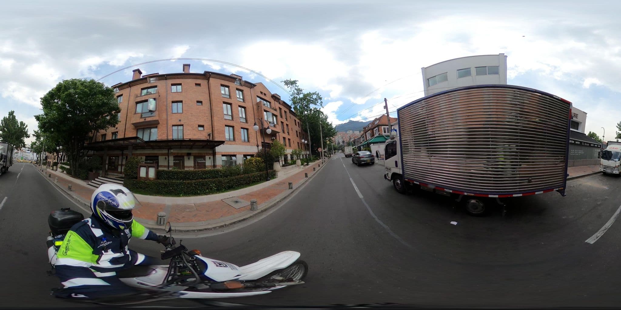 Street view near Hotel Charleston, Barrio San Luis — © cgalindop (CC BY-SA · Mapillary)