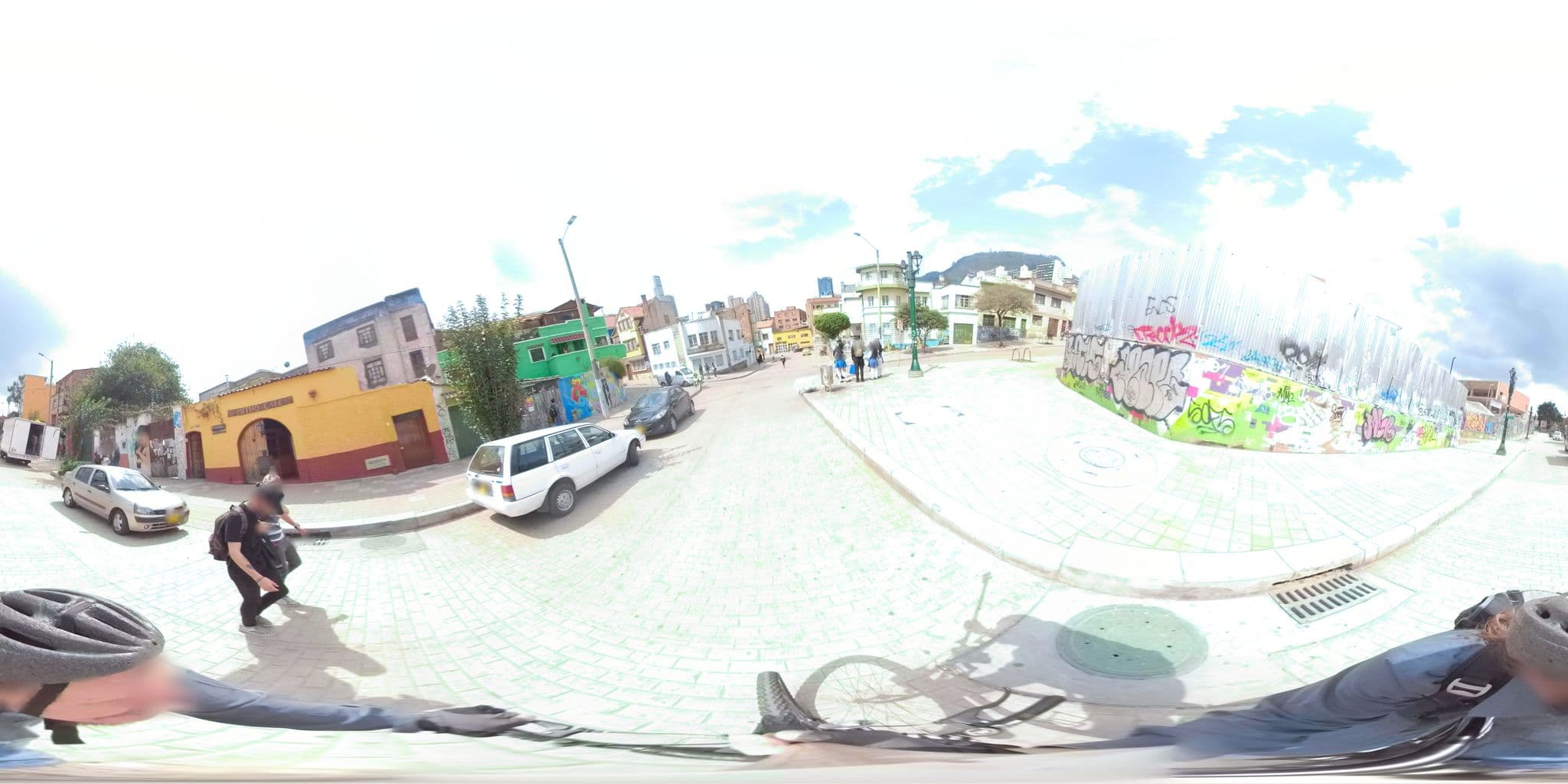 Street view near Aventureros De La Candelaria Hostal, Bogotá — © ejegg (CC BY-SA · Mapillary)