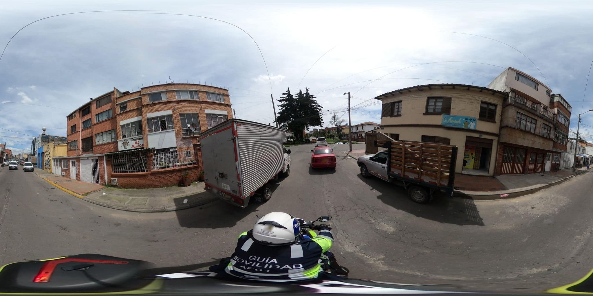 Street view near Apartamentos Los Cedros, Bogotá — © rbolivar (CC BY-SA · Mapillary)