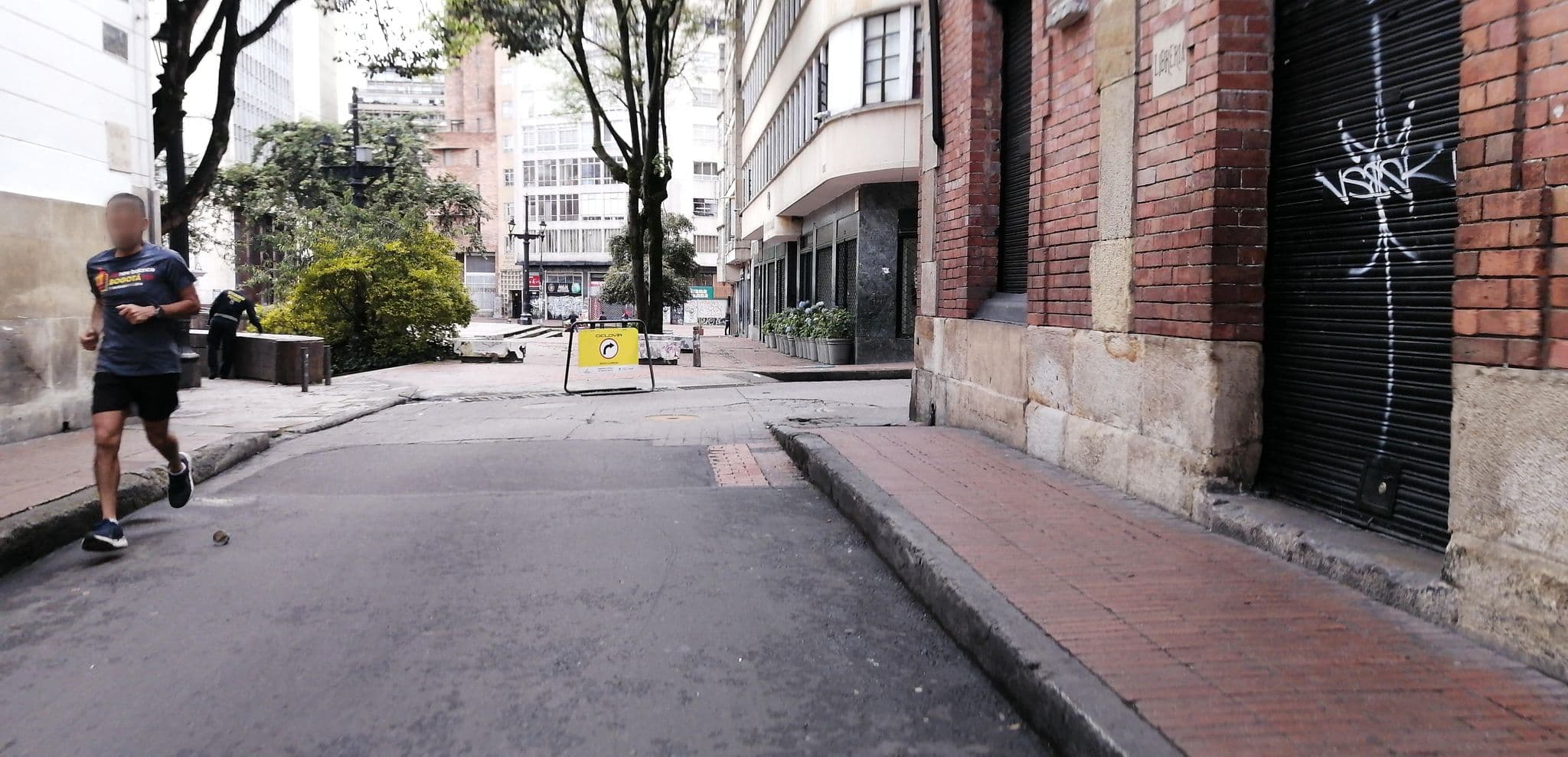 Street view near Apartamentos Unicentro, Bogotá — © Kaart_Local (CC BY-SA · Mapillary)
