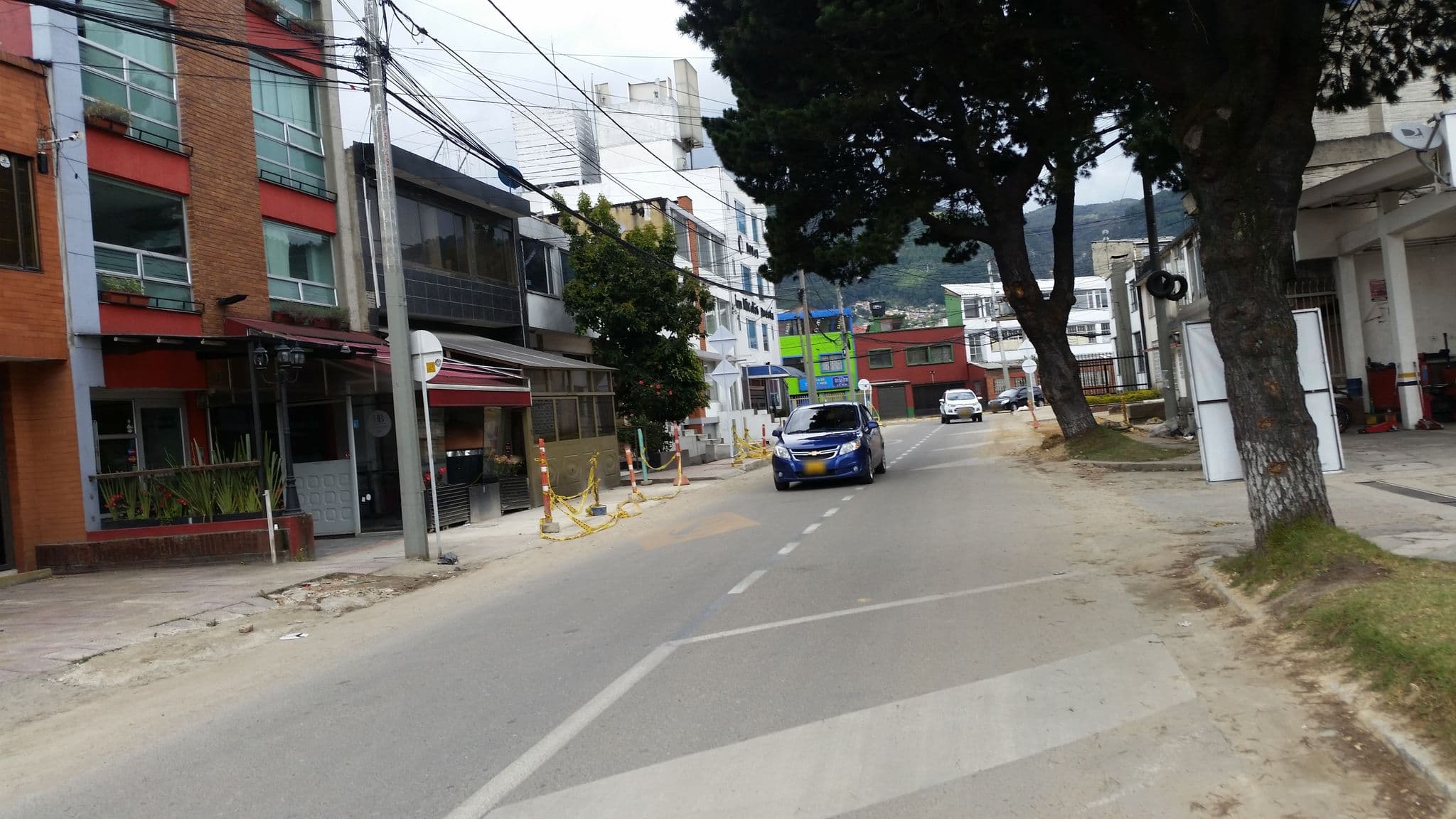 Street view near Casa Hotel El Dorado, Bogotá — © ejegg (CC BY-SA · Mapillary)