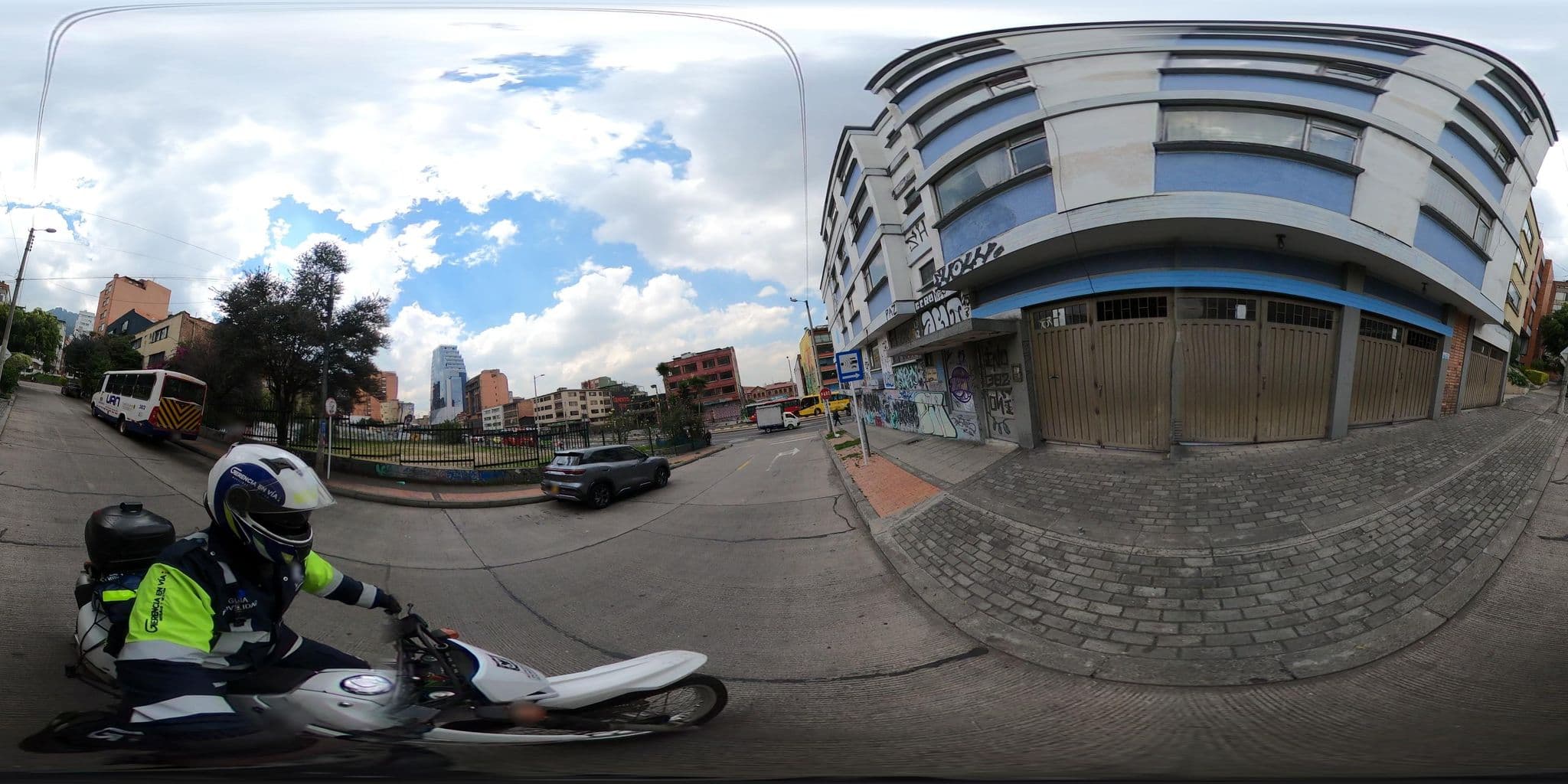 Street view near Prisma Hotel 51, Bogotá — © cgalindop (CC BY-SA · Mapillary)