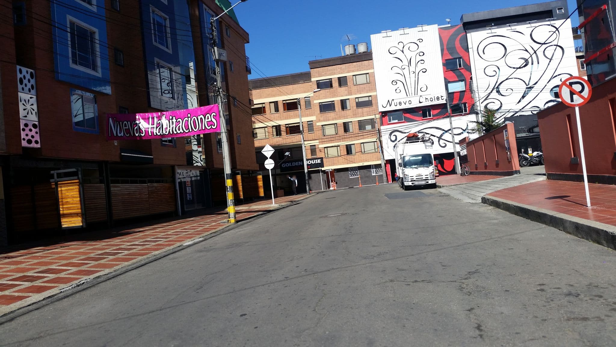 Street view near Casa Fontana, Bogotá — © ejegg (CC BY-SA · Mapillary)