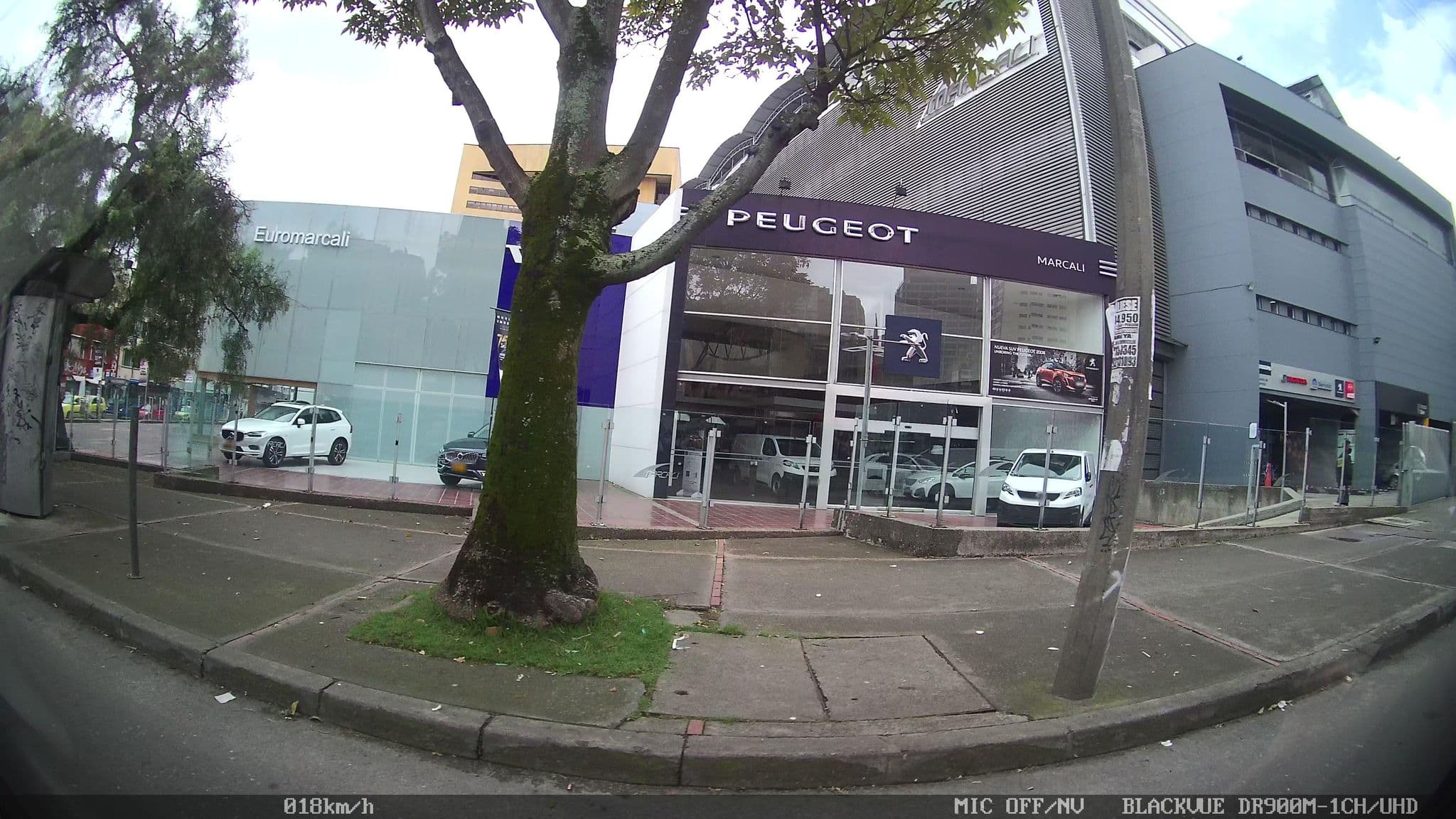 Street view near Master Internacional, Bogotá — © kaart_4 (CC BY-SA · Mapillary)