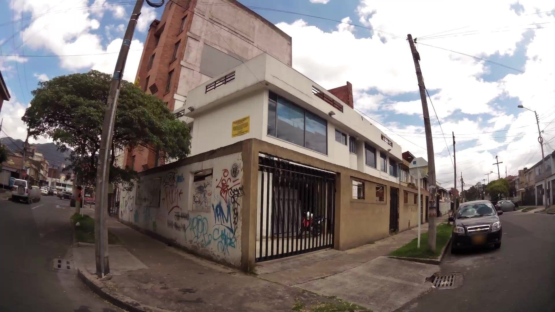 Street view near Alojate Inn, Bogotá — © kaartcam (CC BY-SA · Mapillary)