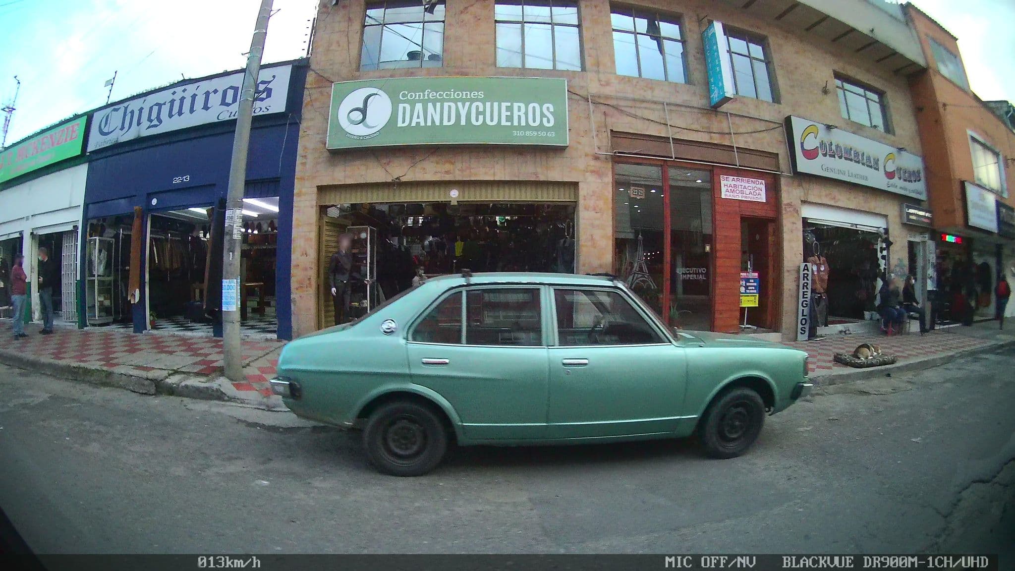Street view near Magicville, Bogotá — © kaart5 (CC BY-SA · Mapillary)