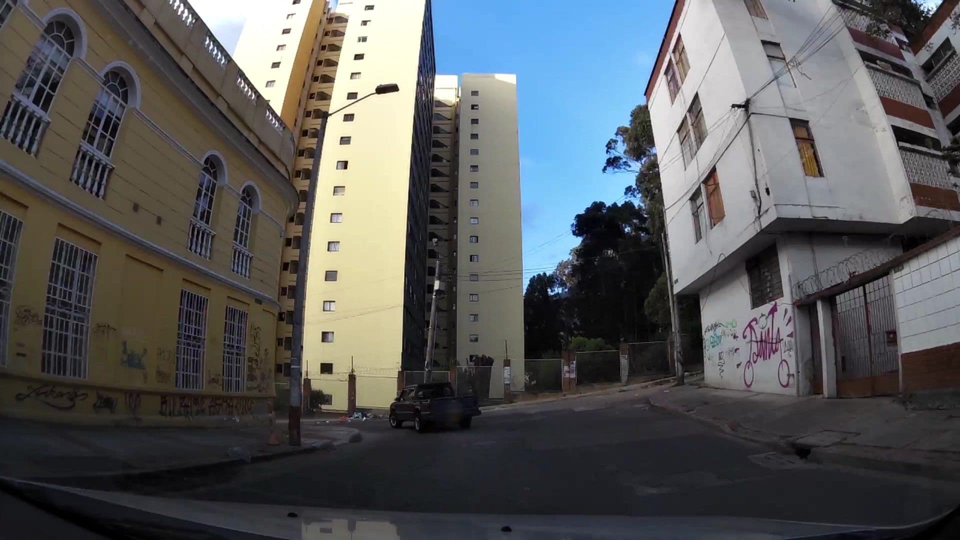 Street view near Hostel Mr Warrot, Bogotá — © kaartcam (CC BY-SA · Mapillary)