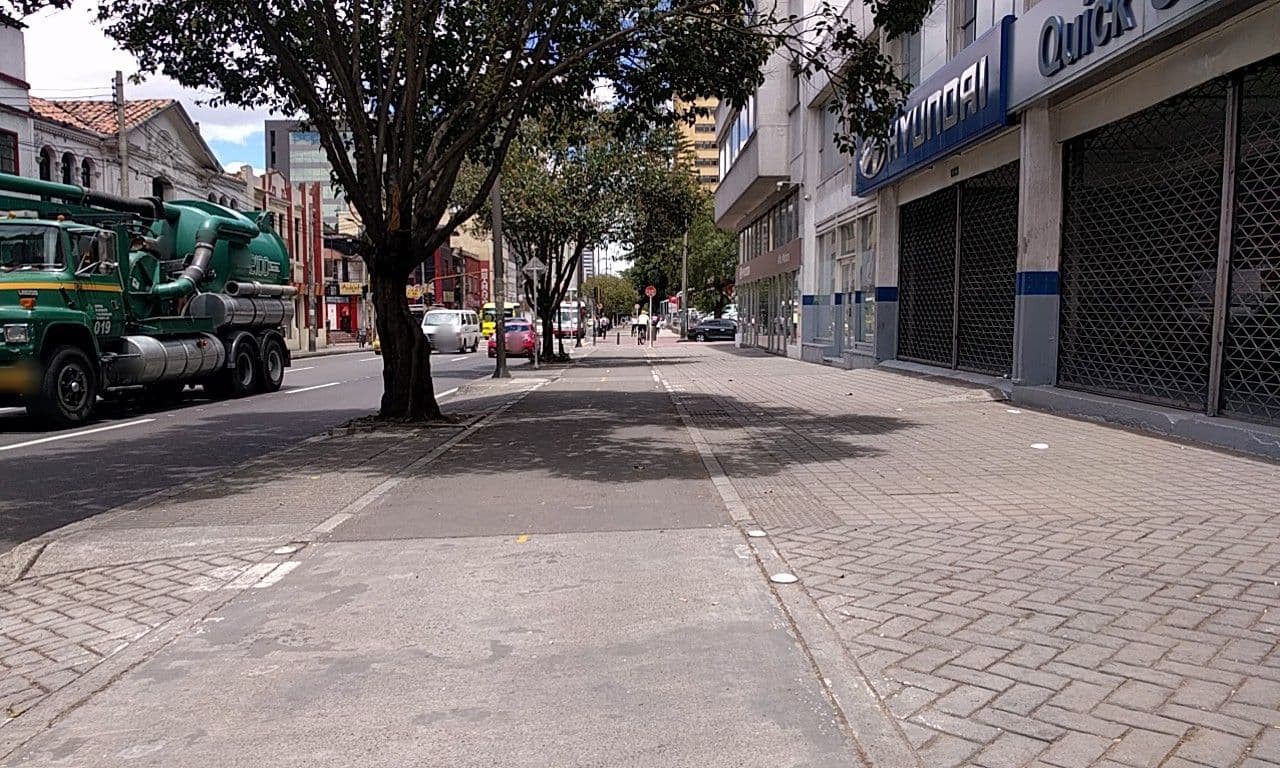 Street view near Hotel Innova Centro Internacional, Bogotá — © jpfonsecaz (CC BY-SA · Mapillary)