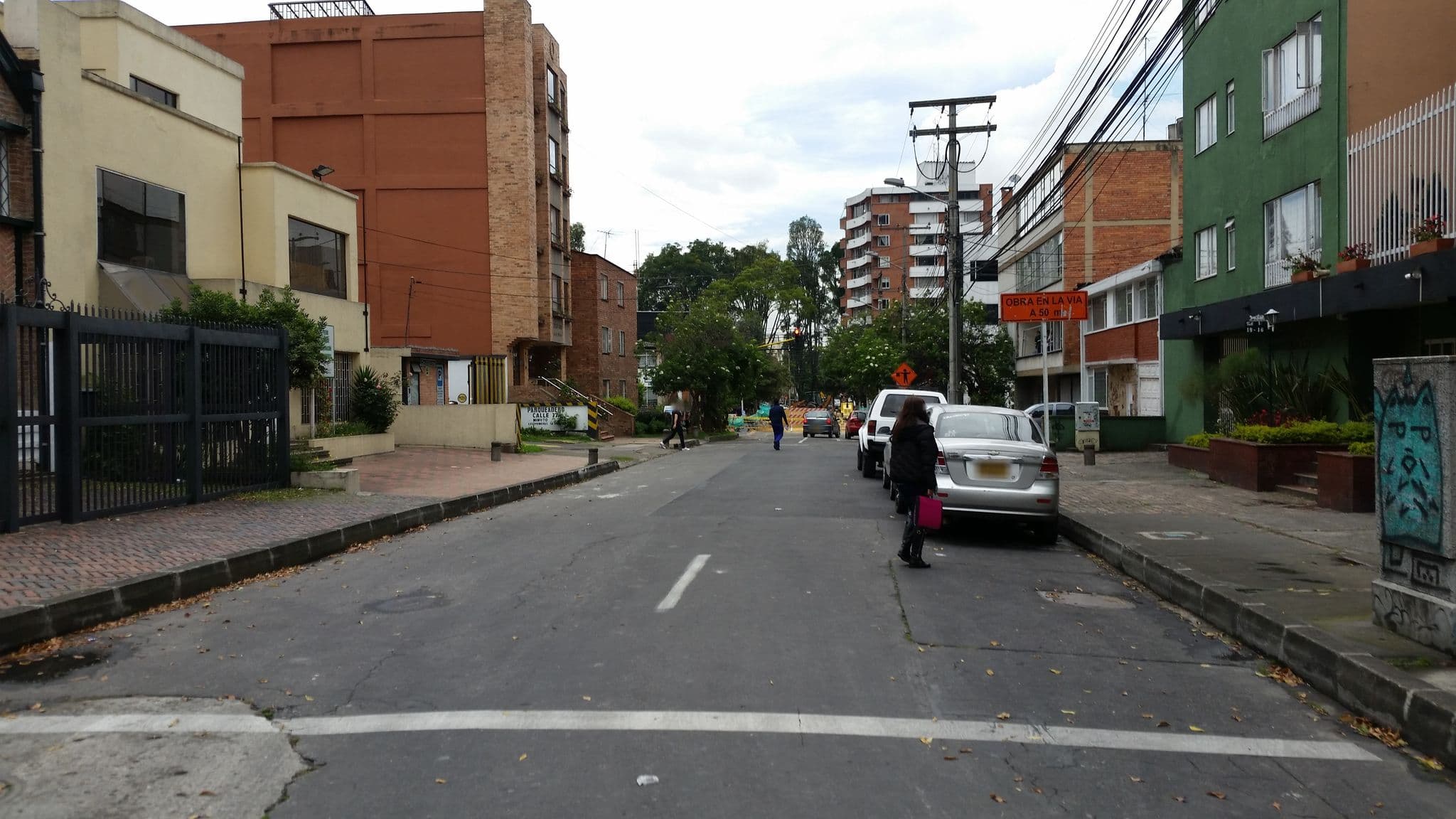 Street view near Hotel El Rossal, Bogotá — © ejegg (CC BY-SA · Mapillary)