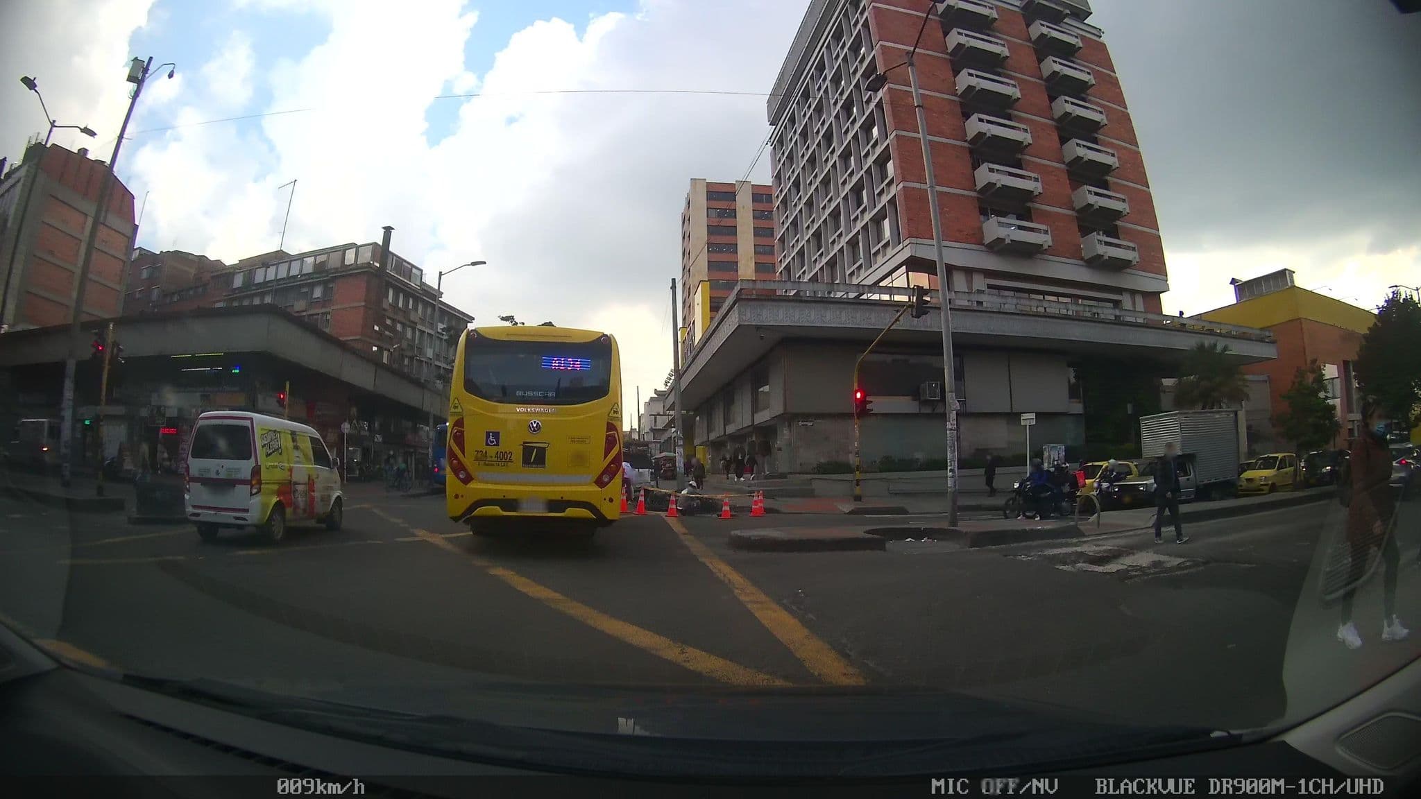 Street view near Hotel Bogotá Palace, Bogotá — © kaart5 (CC BY-SA · Mapillary)