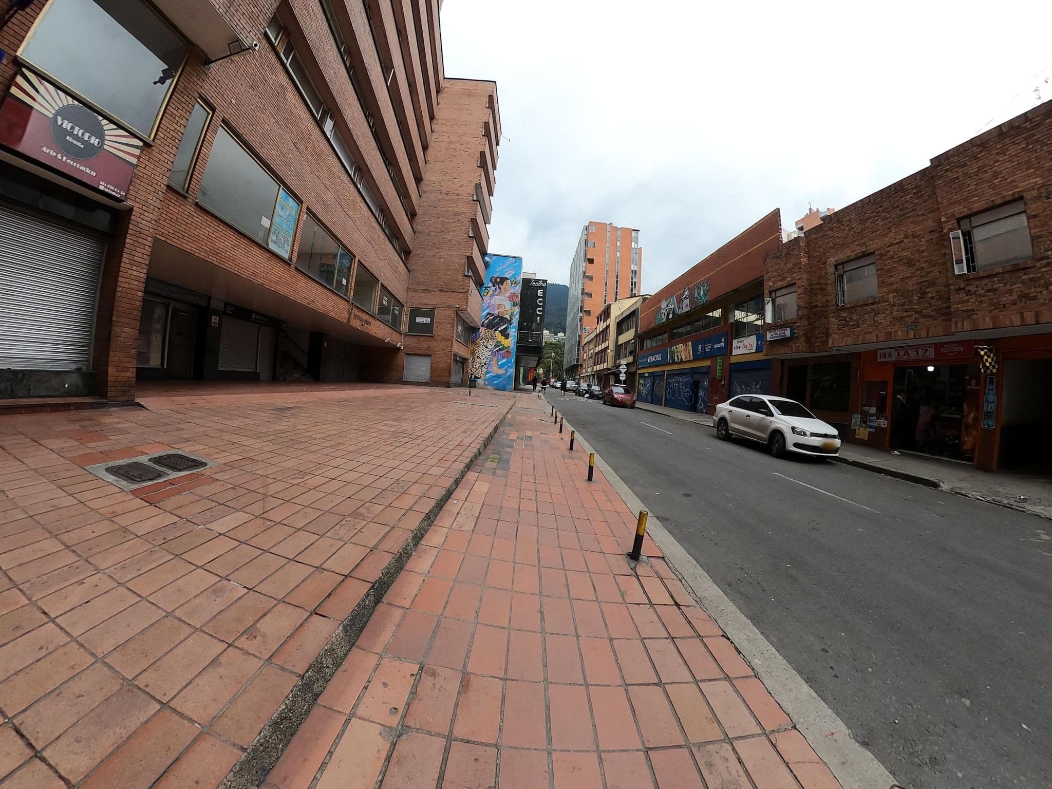 Street view near Hotel San Mortiz, Bogotá — © juanmelo (CC BY-SA · Mapillary)
