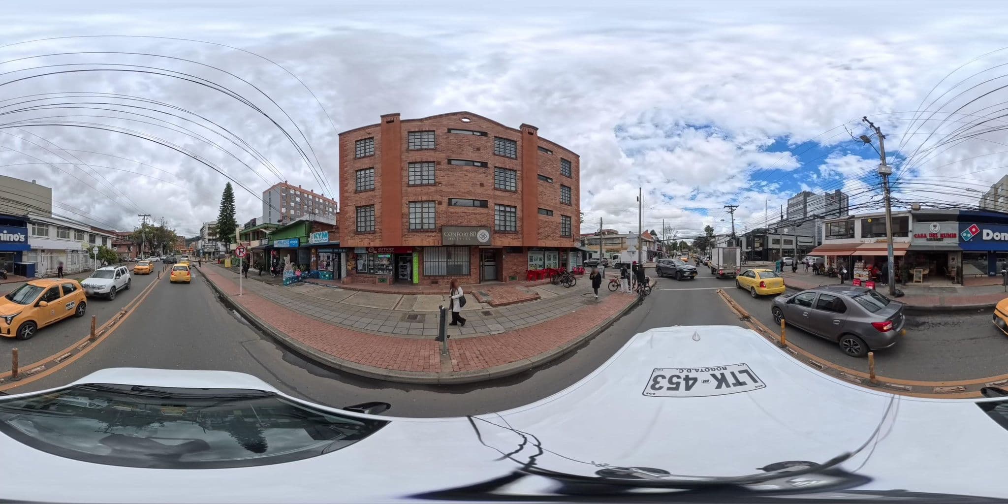 Street view near Aparta Hotel El Castillo Ventura Suites, Barrio San Luis — © cgalindop (CC BY-SA · Mapillary)