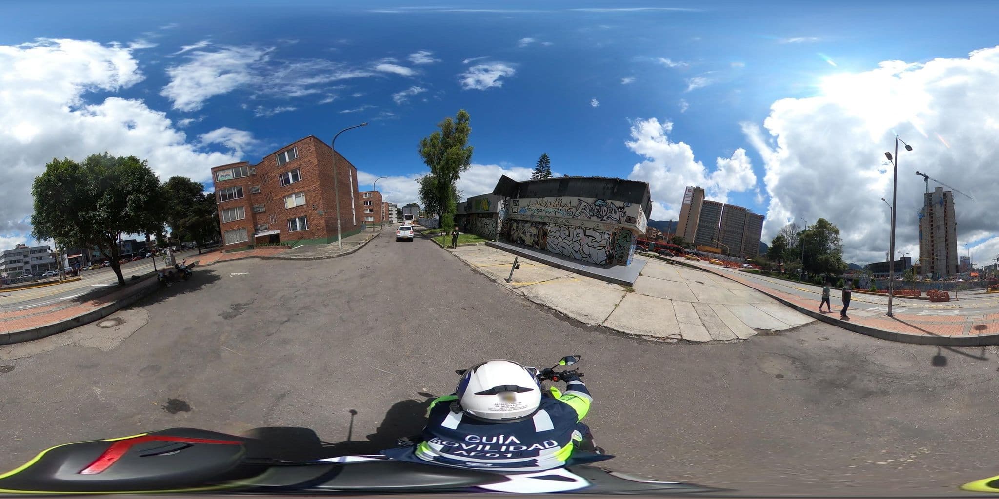 Street view near Viaggio Hotel, Barrio San Luis — © rbolivar (CC BY-SA · Mapillary)