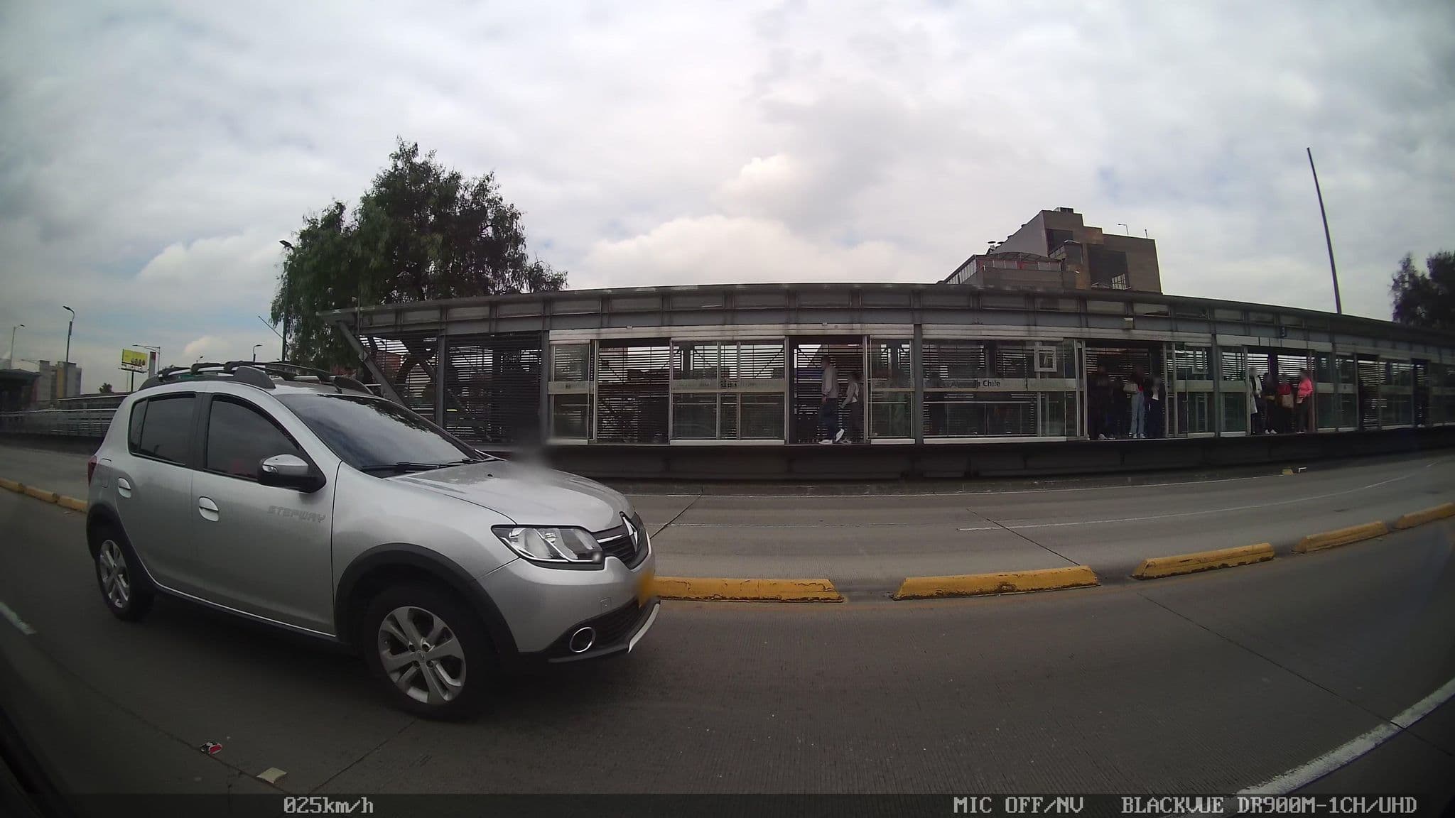 Street view near Hotel Hilton Bogotá, Barrio San Luis — © kaart_4 (CC BY-SA · Mapillary)