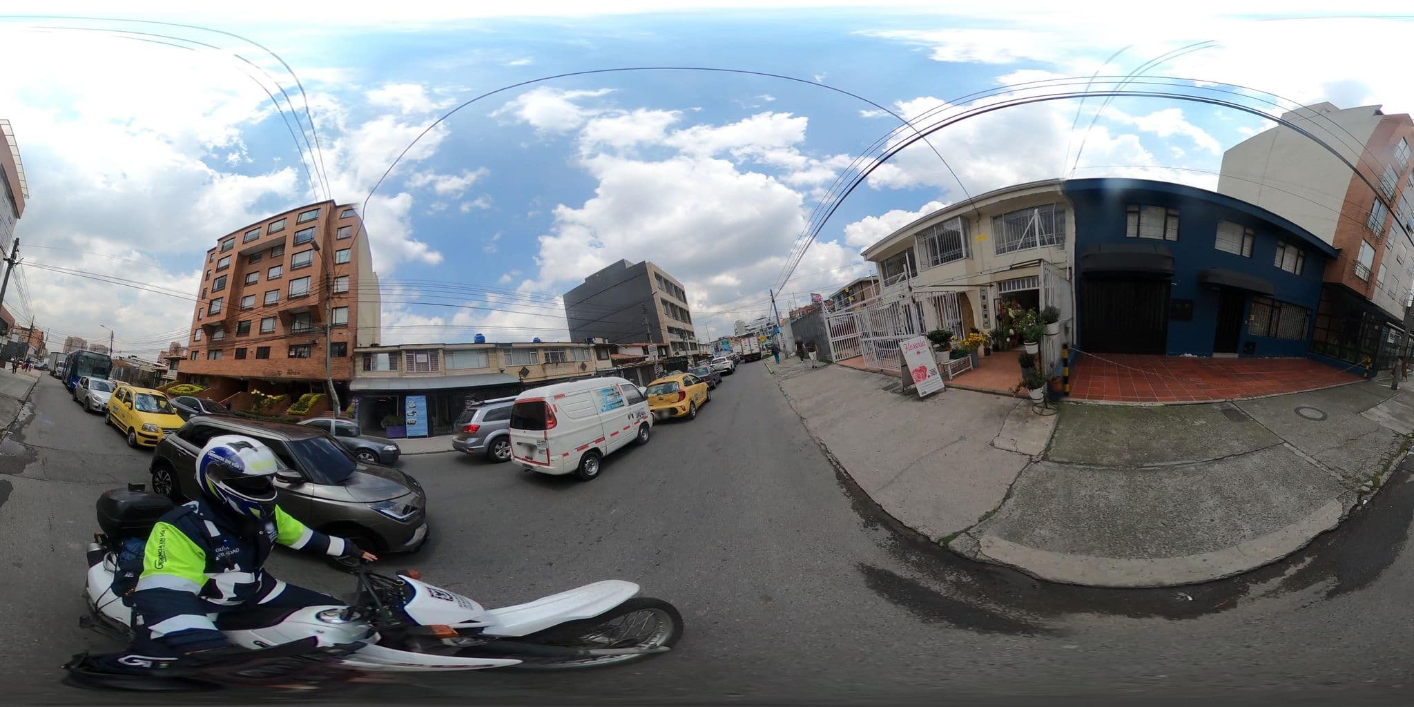 Street view near Continental Bogotá, Barrio San Luis — © rbolivar (CC BY-SA · Mapillary)
