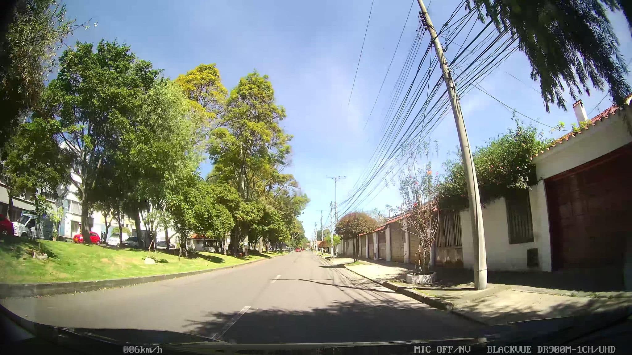 Street view near Almaviva Hotel, Barrio San Luis — © kaart_4 (CC BY-SA · Mapillary)