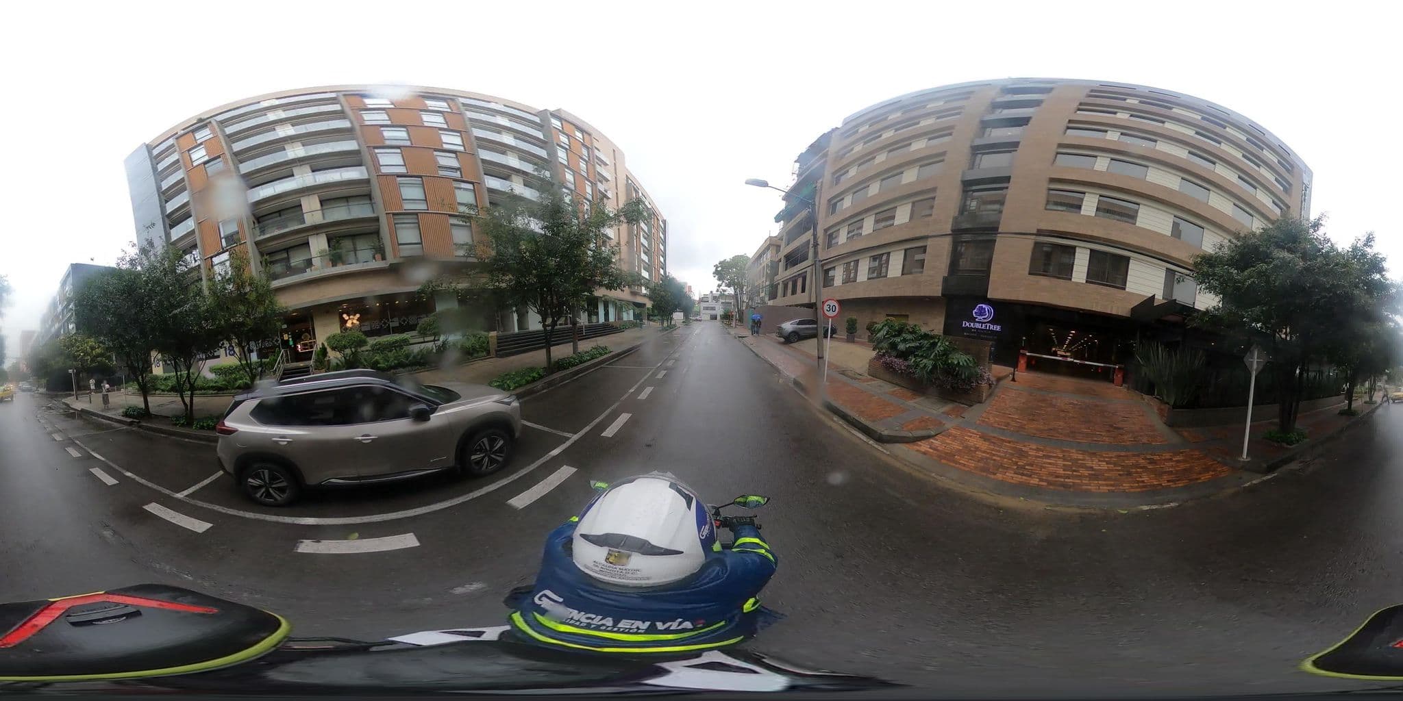 Street view near Hotel Chicó, Barrio San Luis — © cgalindop (CC BY-SA · Mapillary)