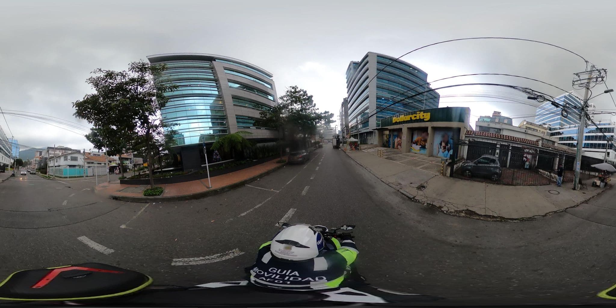 Street view near Hotel De la Ville, Barrio San Luis — © cgalindop (CC BY-SA · Mapillary)