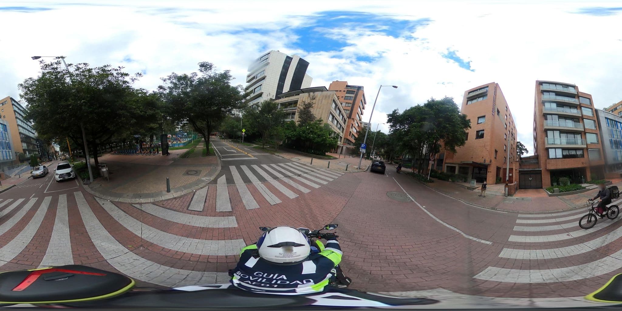 Street view near BH El Retiro Hotel, Barrio San Luis — © cgalindop (CC BY-SA · Mapillary)